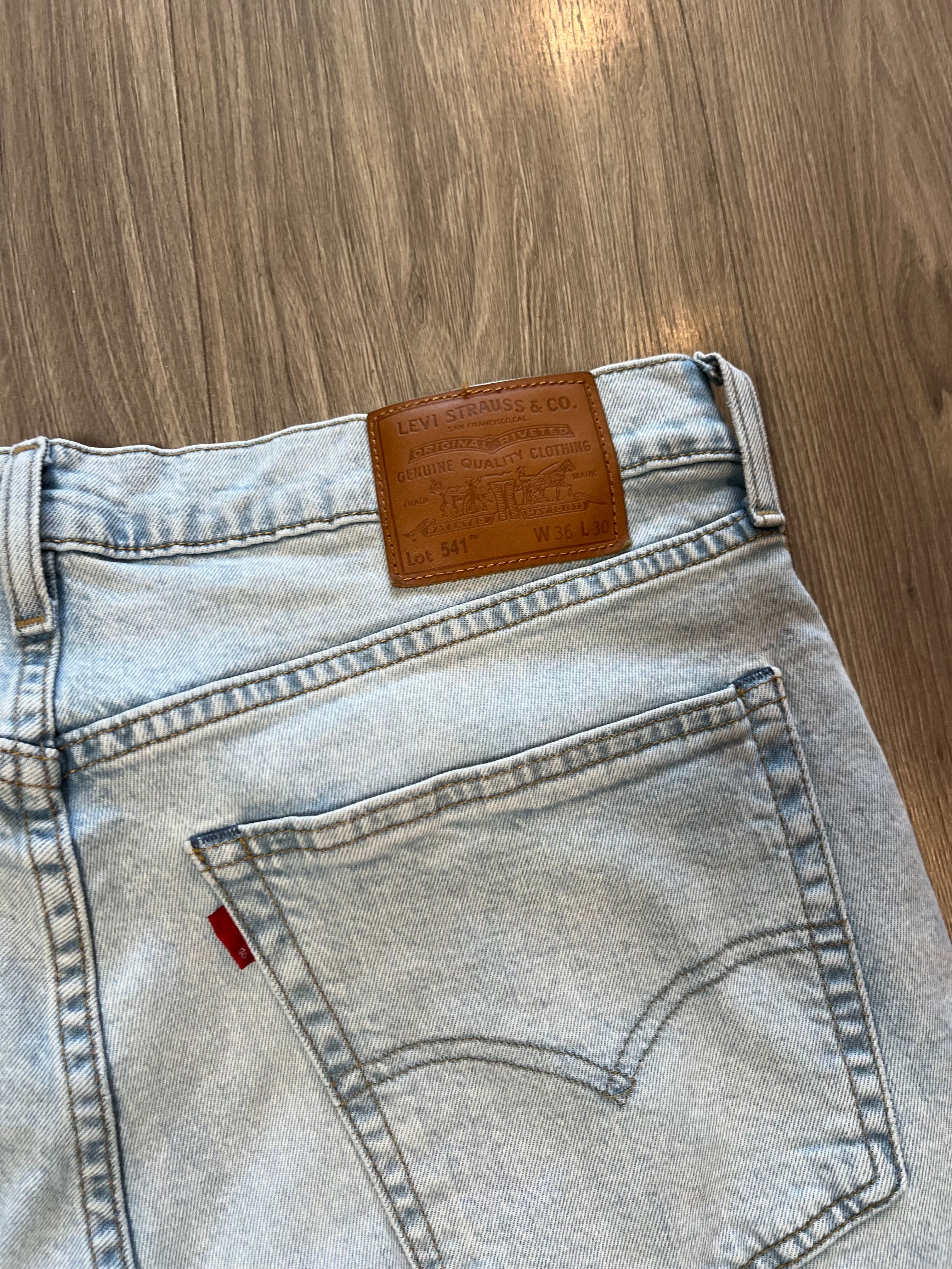 Levi's 541 Light Wash Straight Leg Denim 36