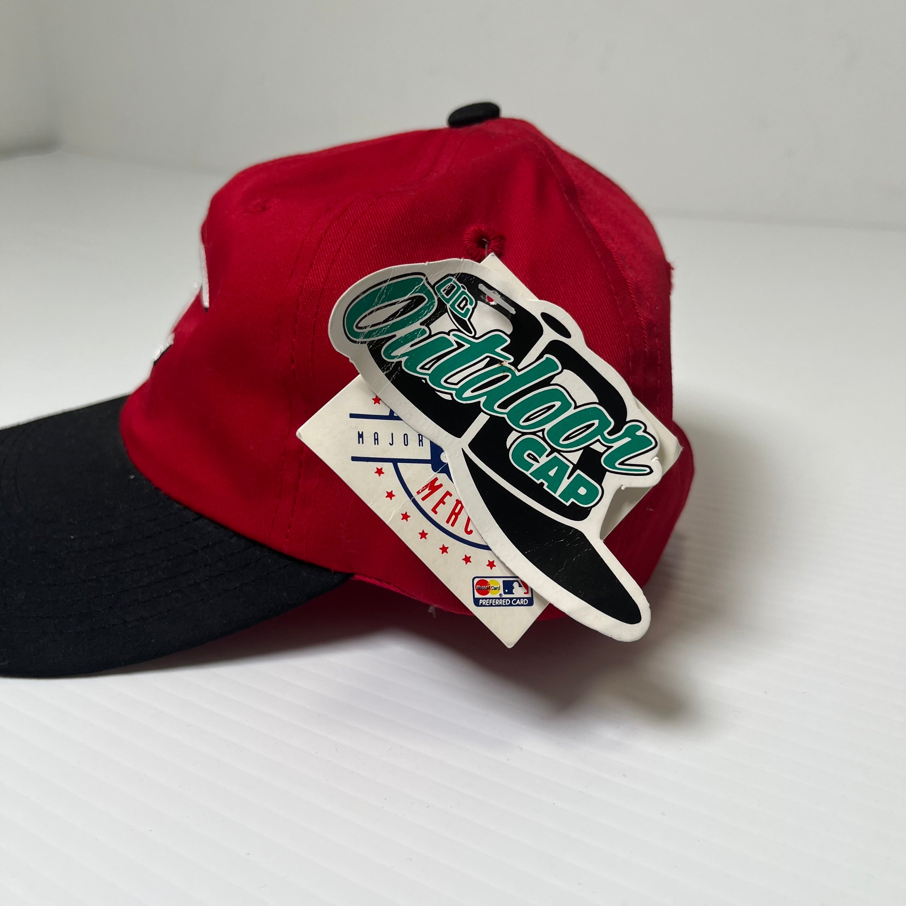 Vintage BNWT Cincinnati Reds MLB Snapback Hat