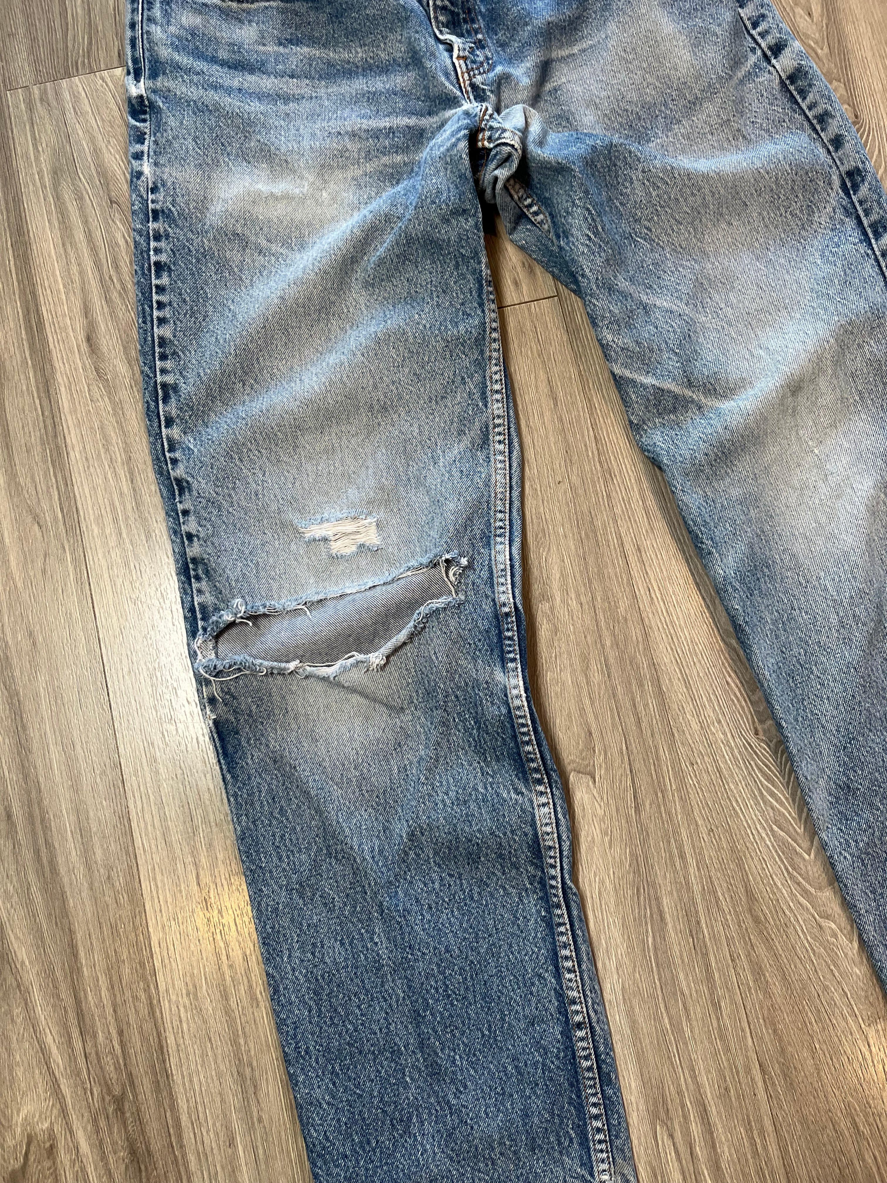 Vintage Levi's 550 Medium Wash Distressed Denim 31