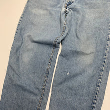 Load image into Gallery viewer, Vintage Levi’s 550 Light Wash Denim 36
