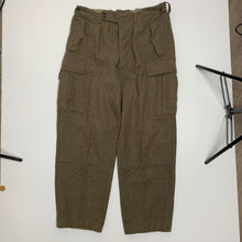 Load image into Gallery viewer, Orange Tab Dark Wash Levi’s Jeans 32
