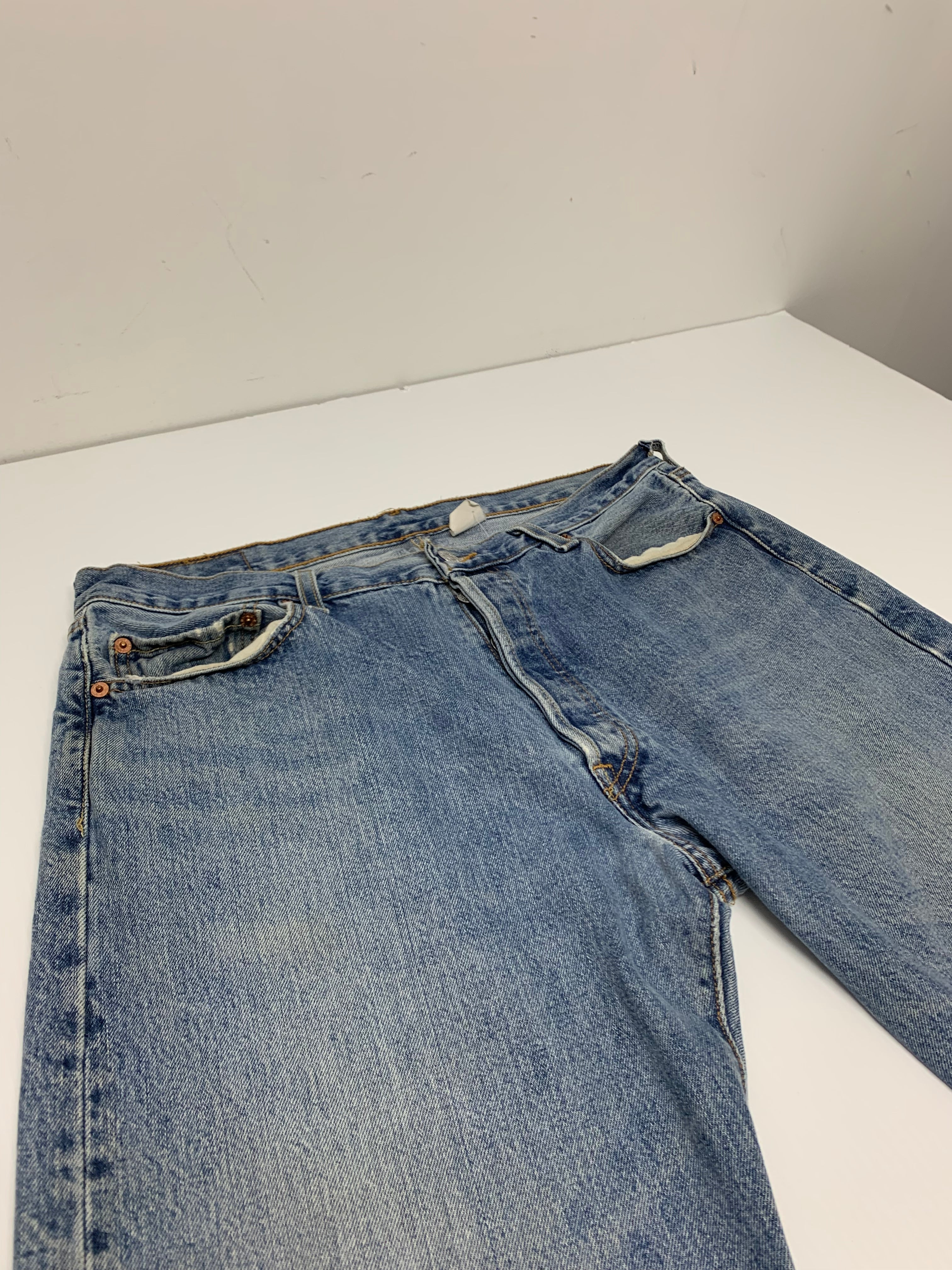Vintage Light Wash Levi’s 501 36