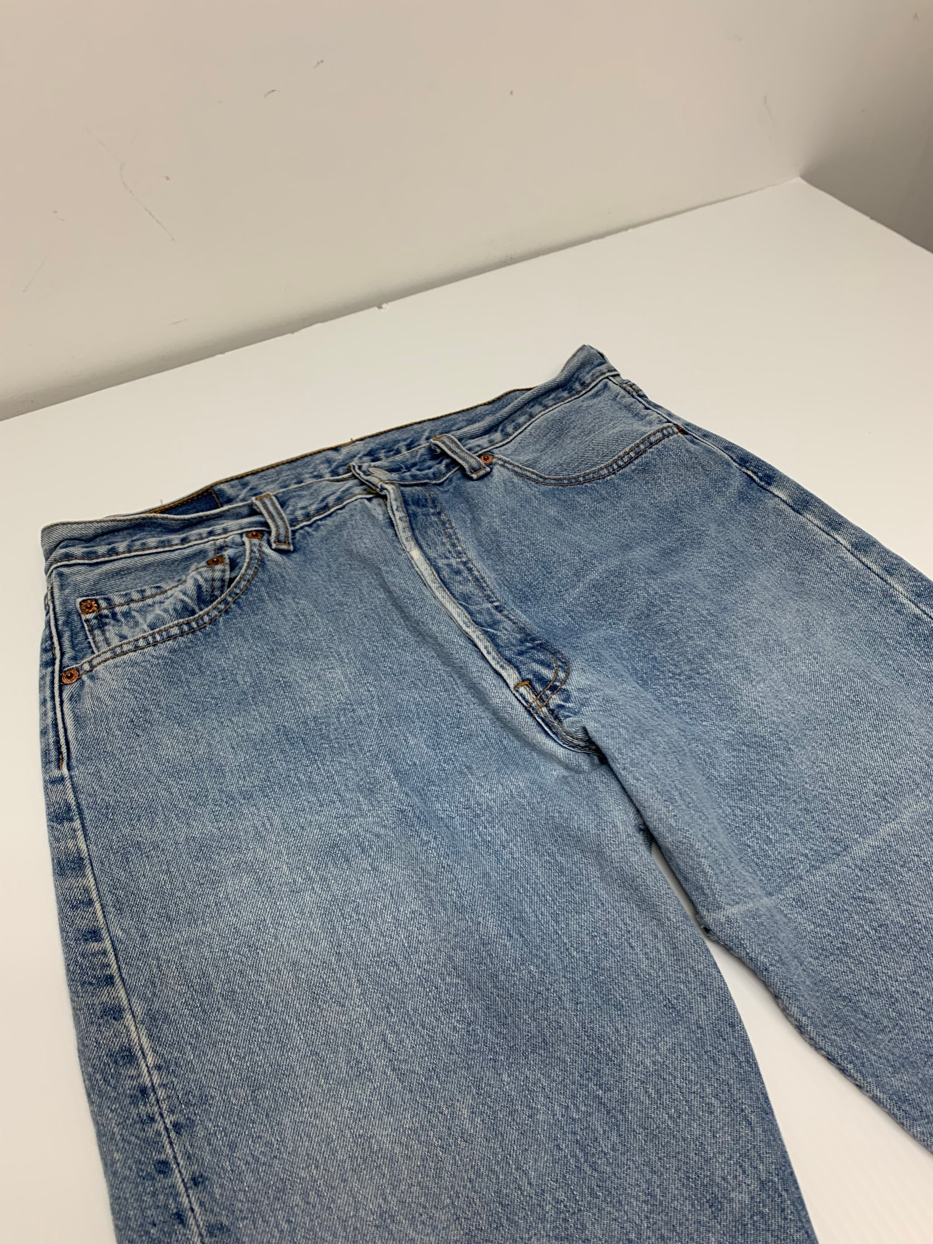 501 Light Wash Levi’s 33