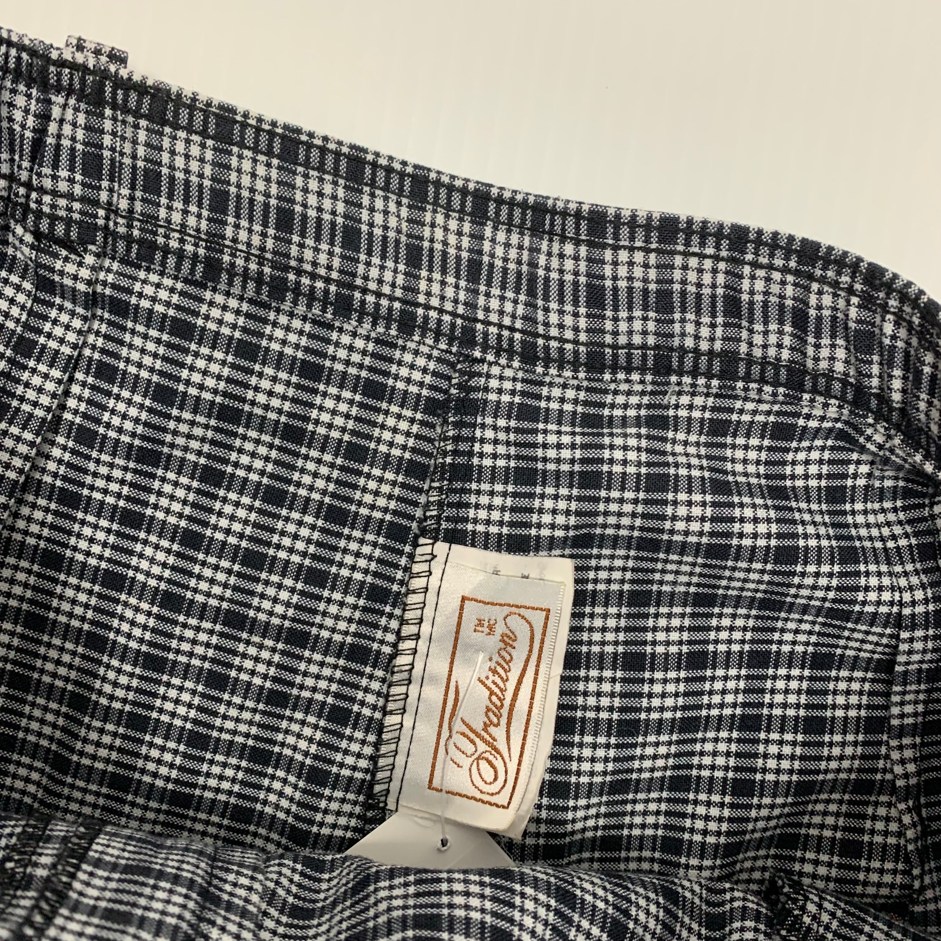 Vintage High Waisted Plaid Shorts 27W