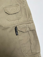 Load image into Gallery viewer, Vintage Quiksilver Cargo Shorts 38
