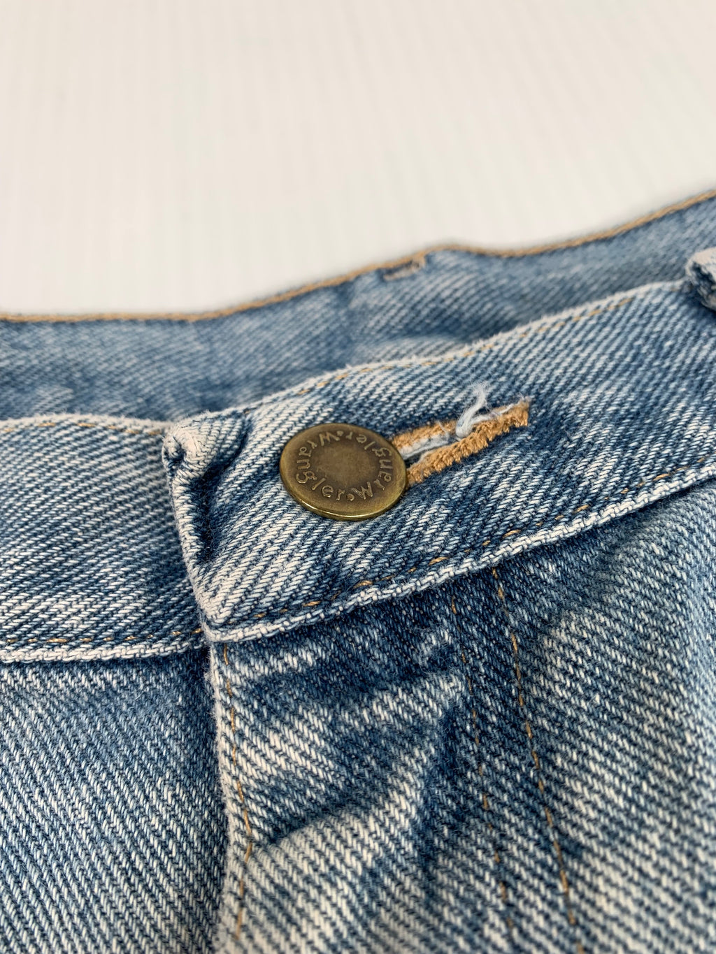 Vintage Wrangler Light Wash Distressed Denim Shorts 36