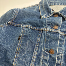 Load image into Gallery viewer, Vintage Levi&#39;s Black Tab Cropped Denim Jacket XS
