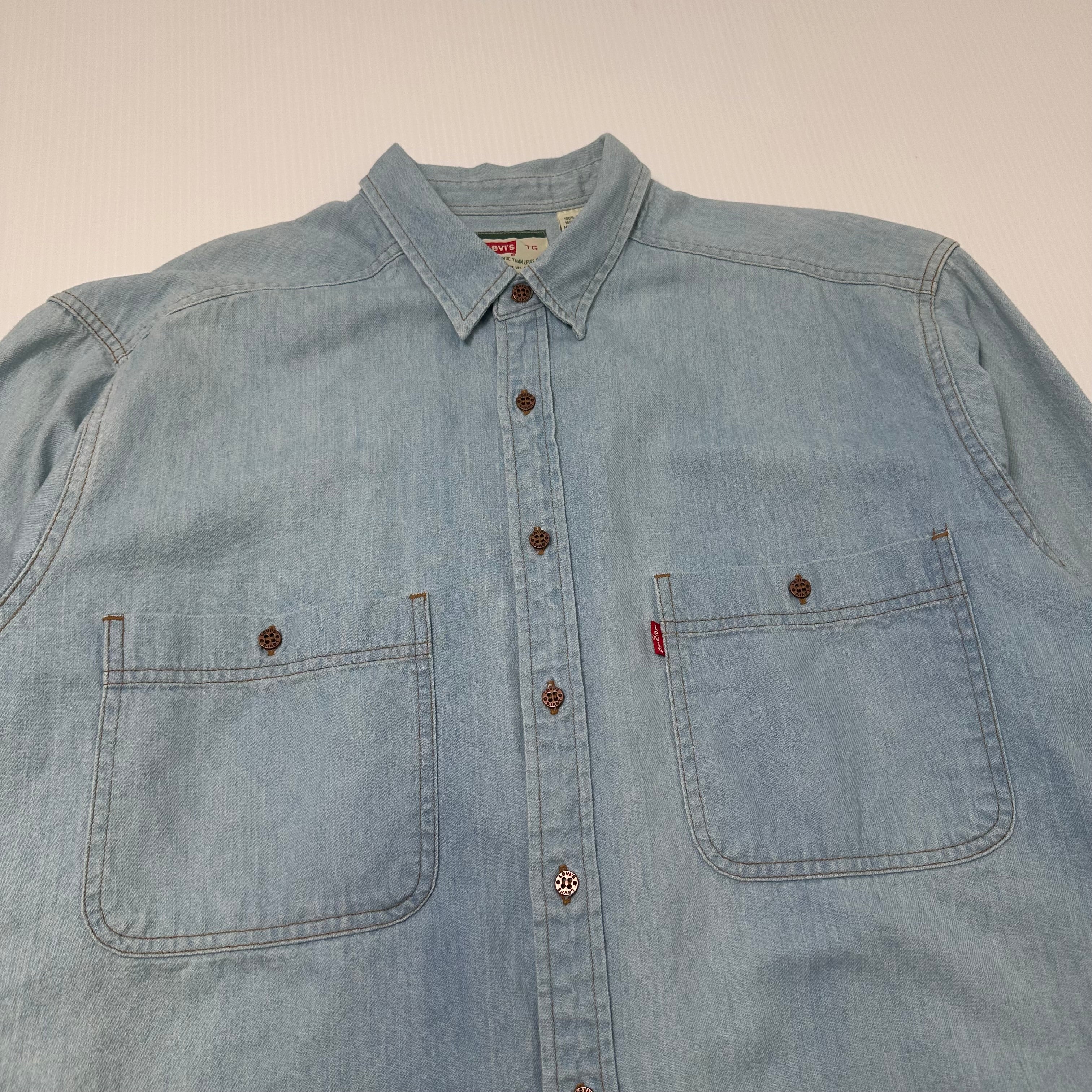 Vintage Levi's Light Wash Denim Button Up Shirt XL