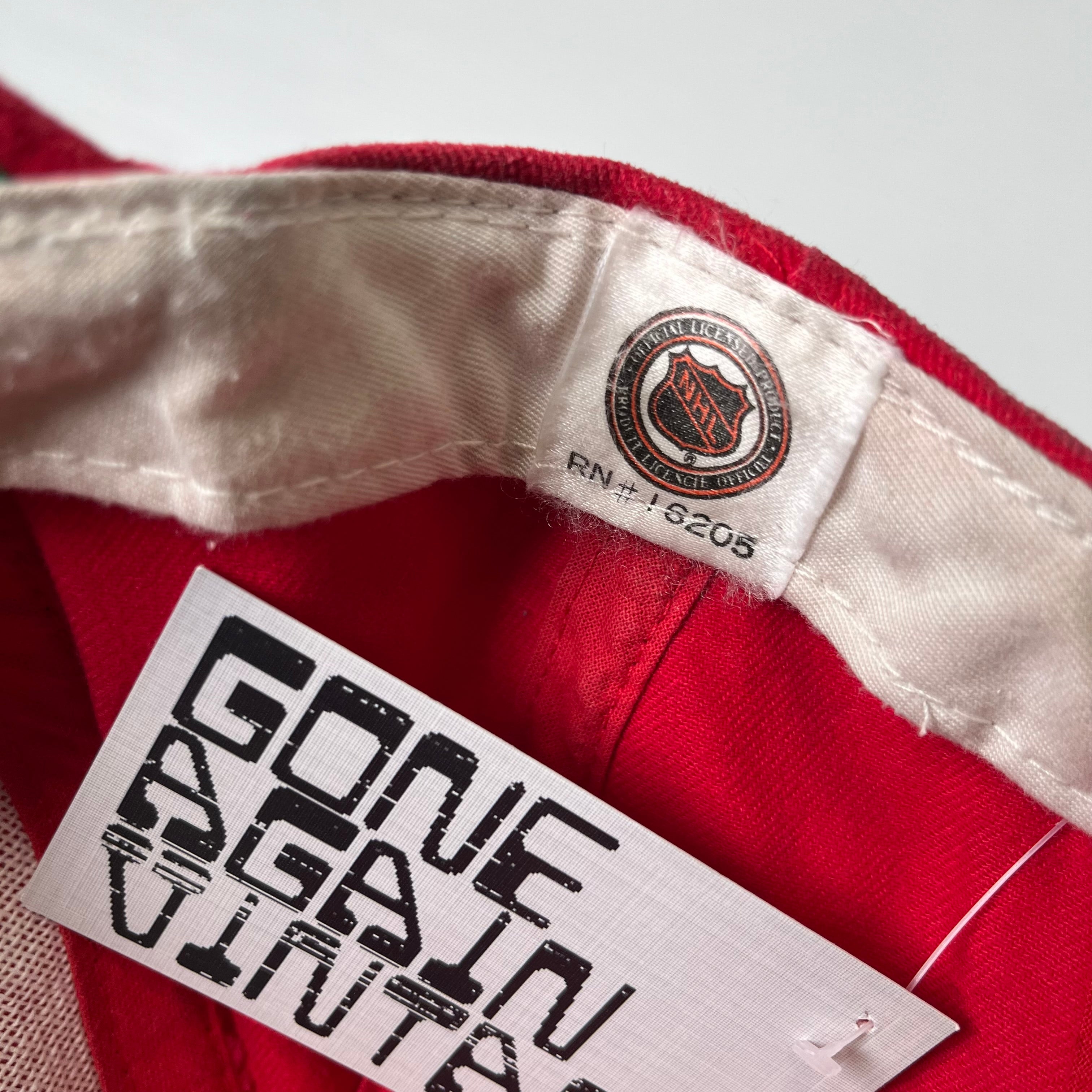 Vintage Sports Specialties Vancouver Canucks Snapback Hat