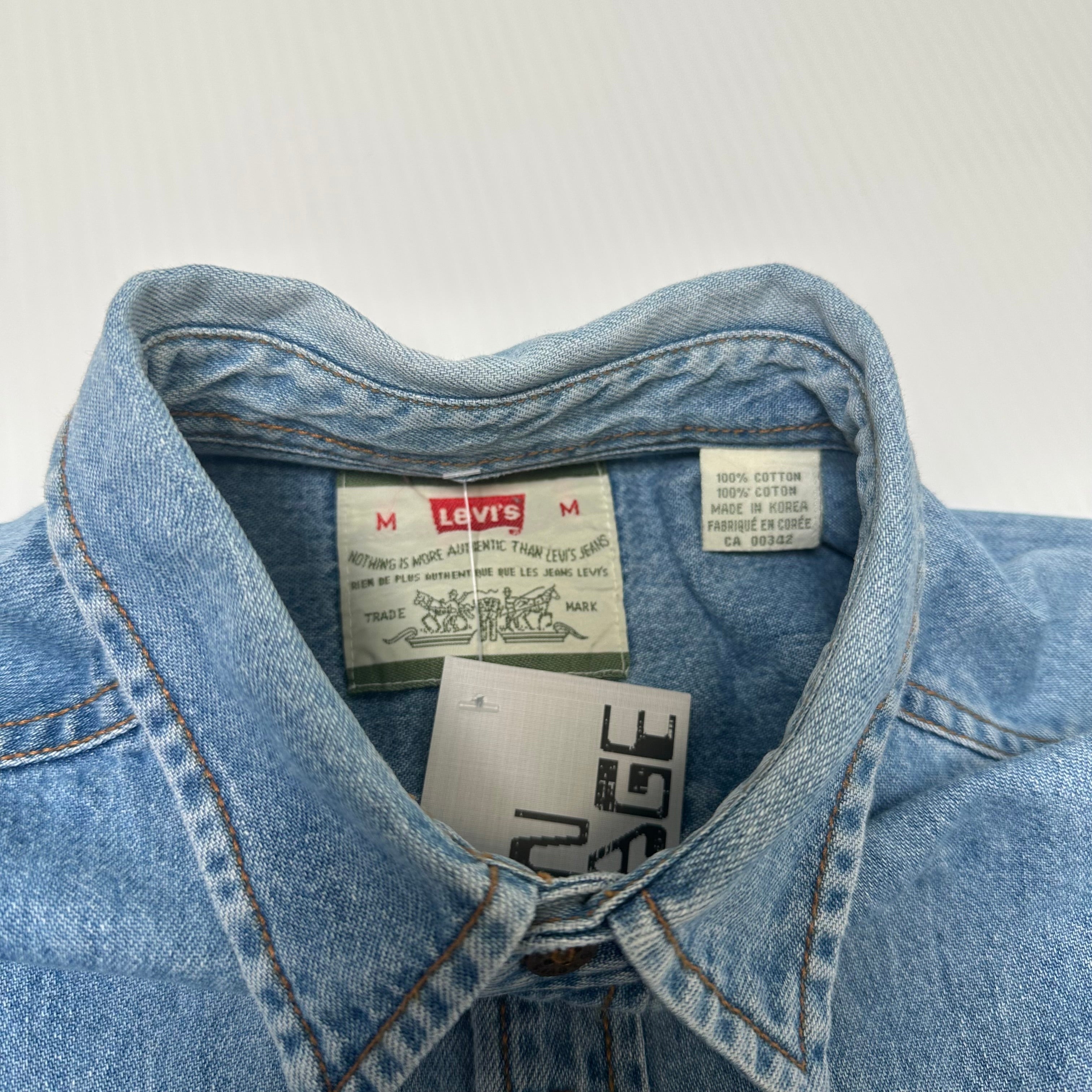 Vintage Levi's Medium Wash Denim Button Up Shirt M