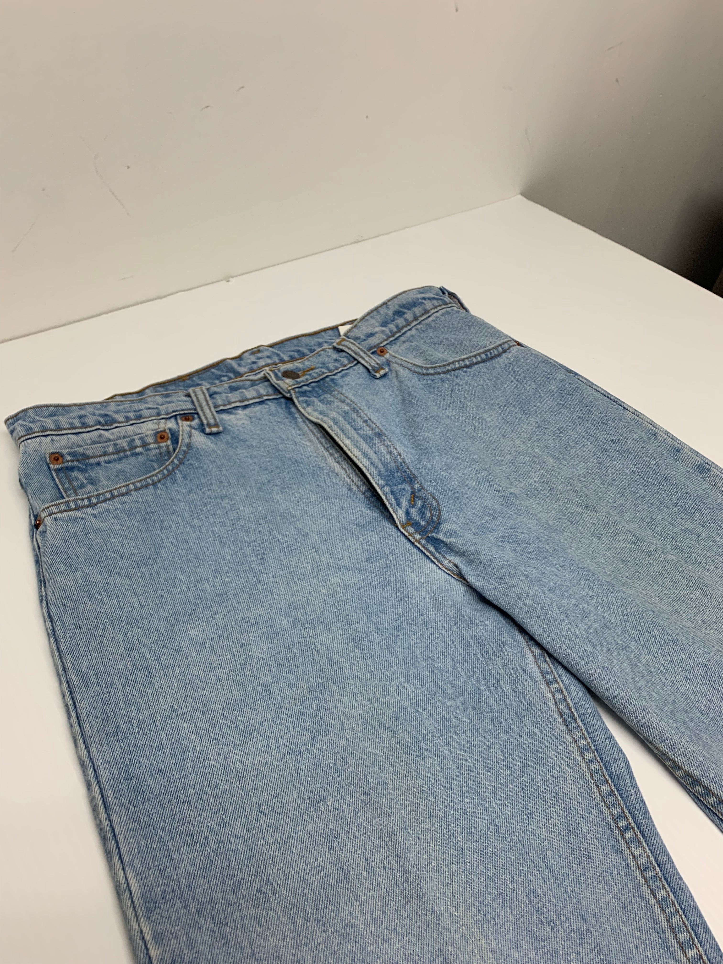 Vintage Light Wash Levi’s 516 36