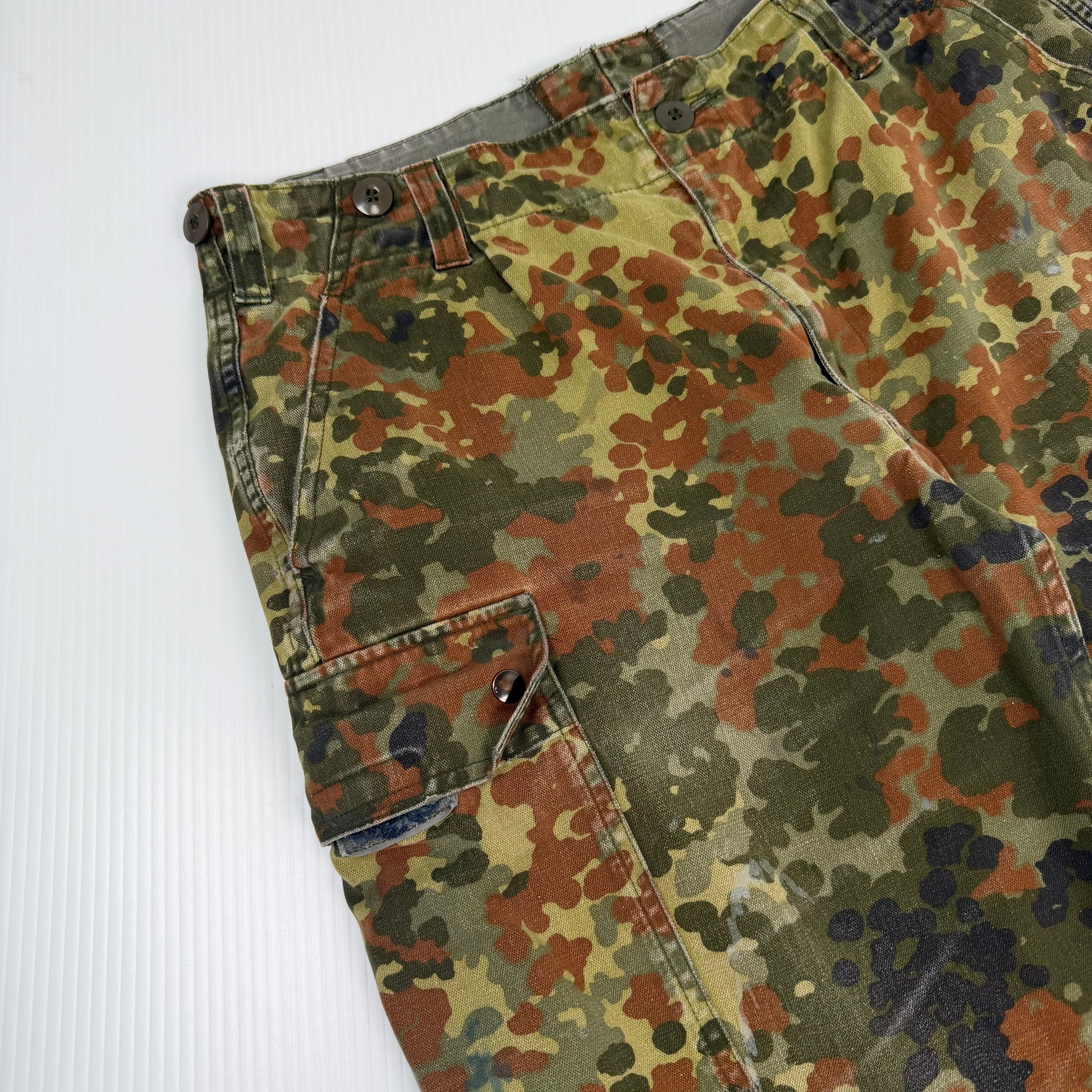 Vintage Camouflage Baggy Cargo Shorts 33