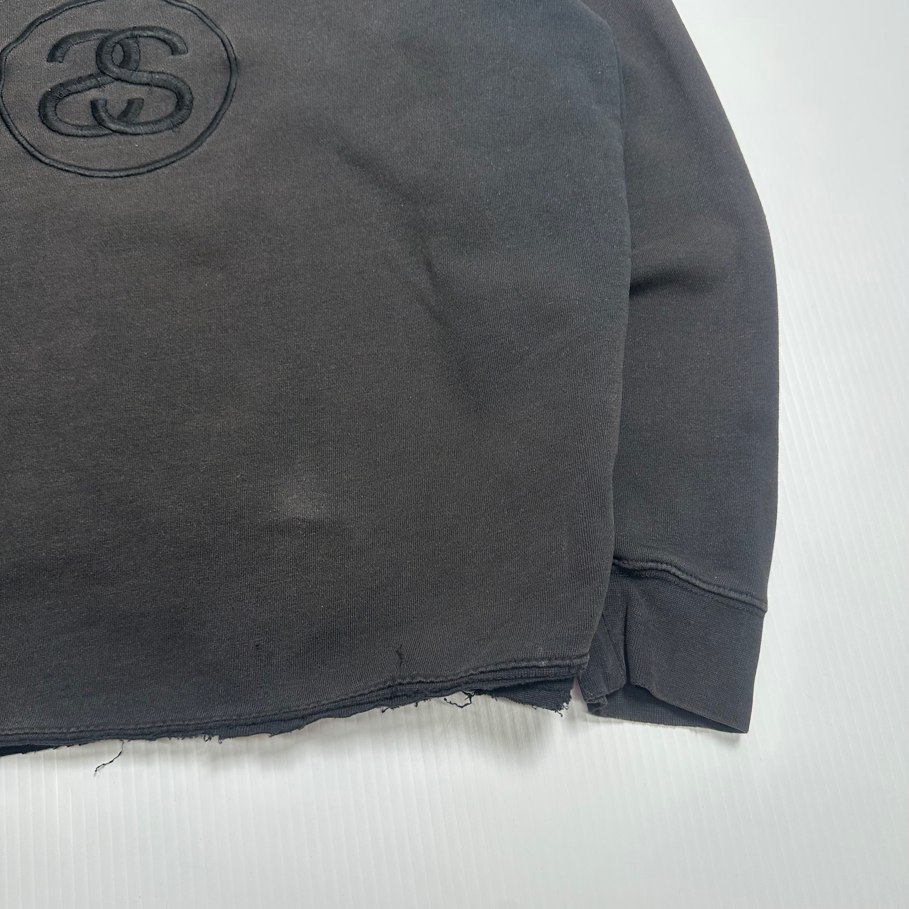 Stüssy Embroidered Logo Distressed Crewneck L