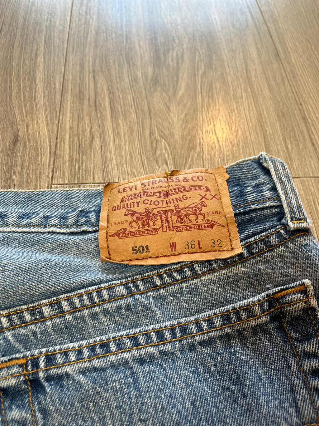 Vintage Levi's 501 Medium Wash Denim 34