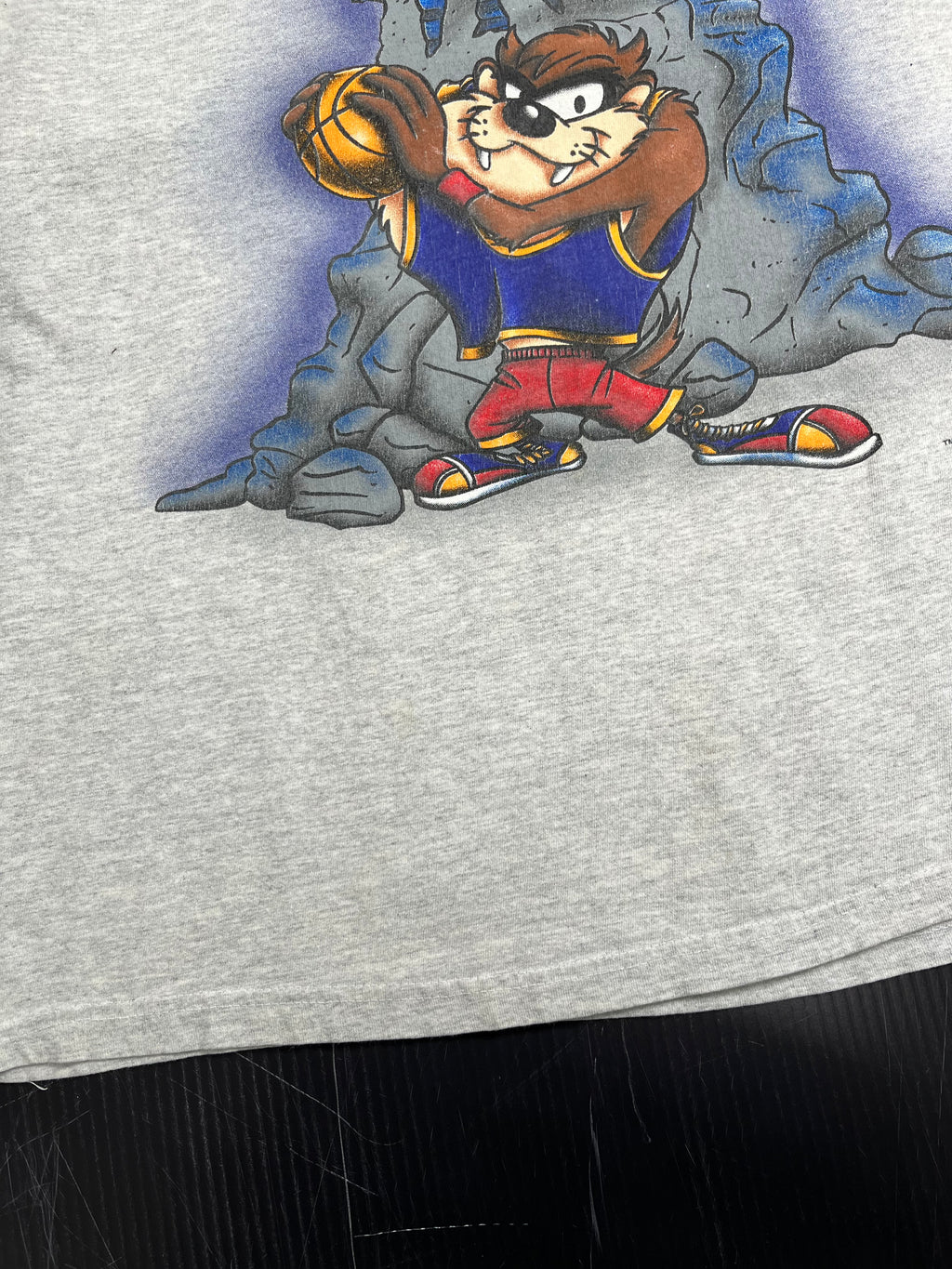 1996 Warner Bros. Tasmanian Devil Basketball Tee XL