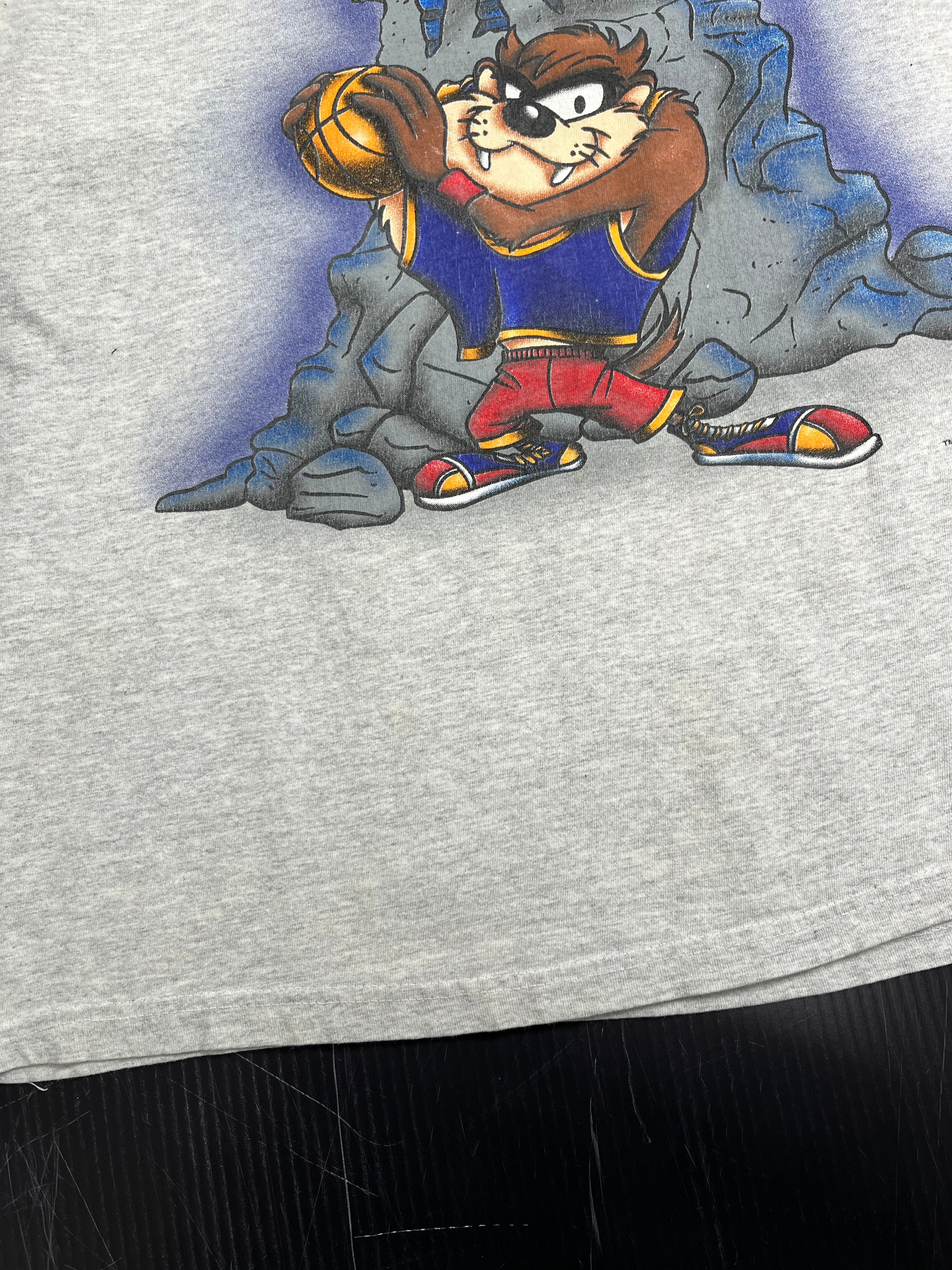 1996 Warner Bros. Tasmanian Devil Basketball Tee XL