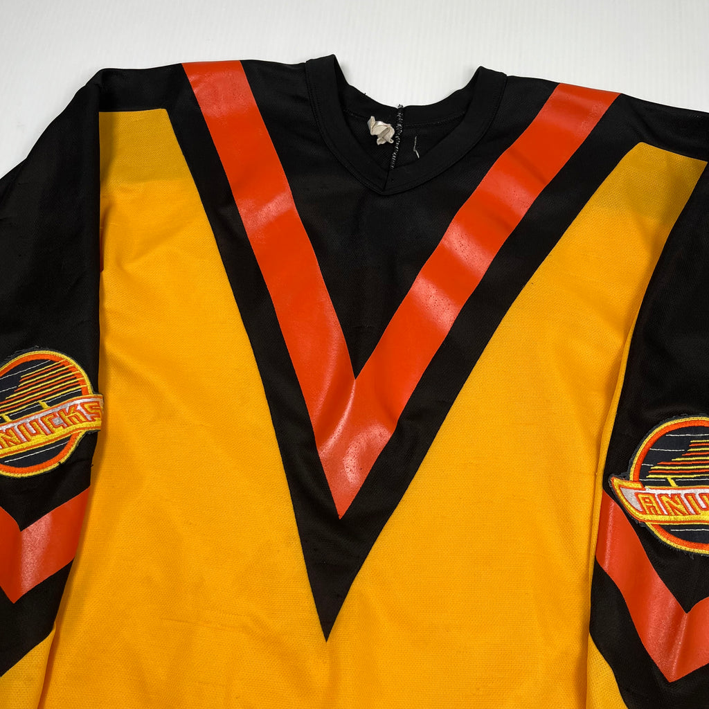 Vintage CCM Vancouver Canucks NHL Jersey L