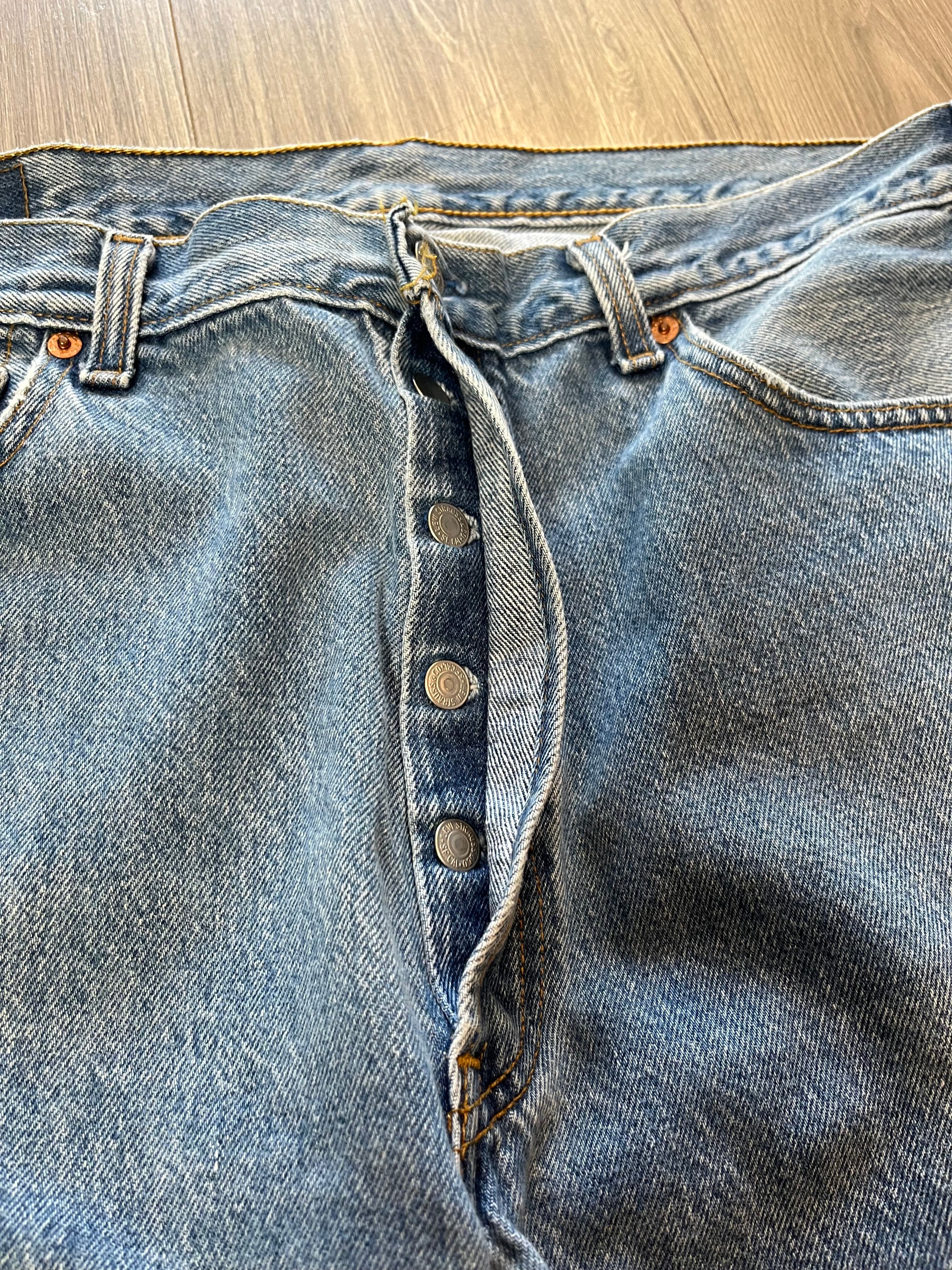 Vintage Levi's 501 Medium Wash Denim 34