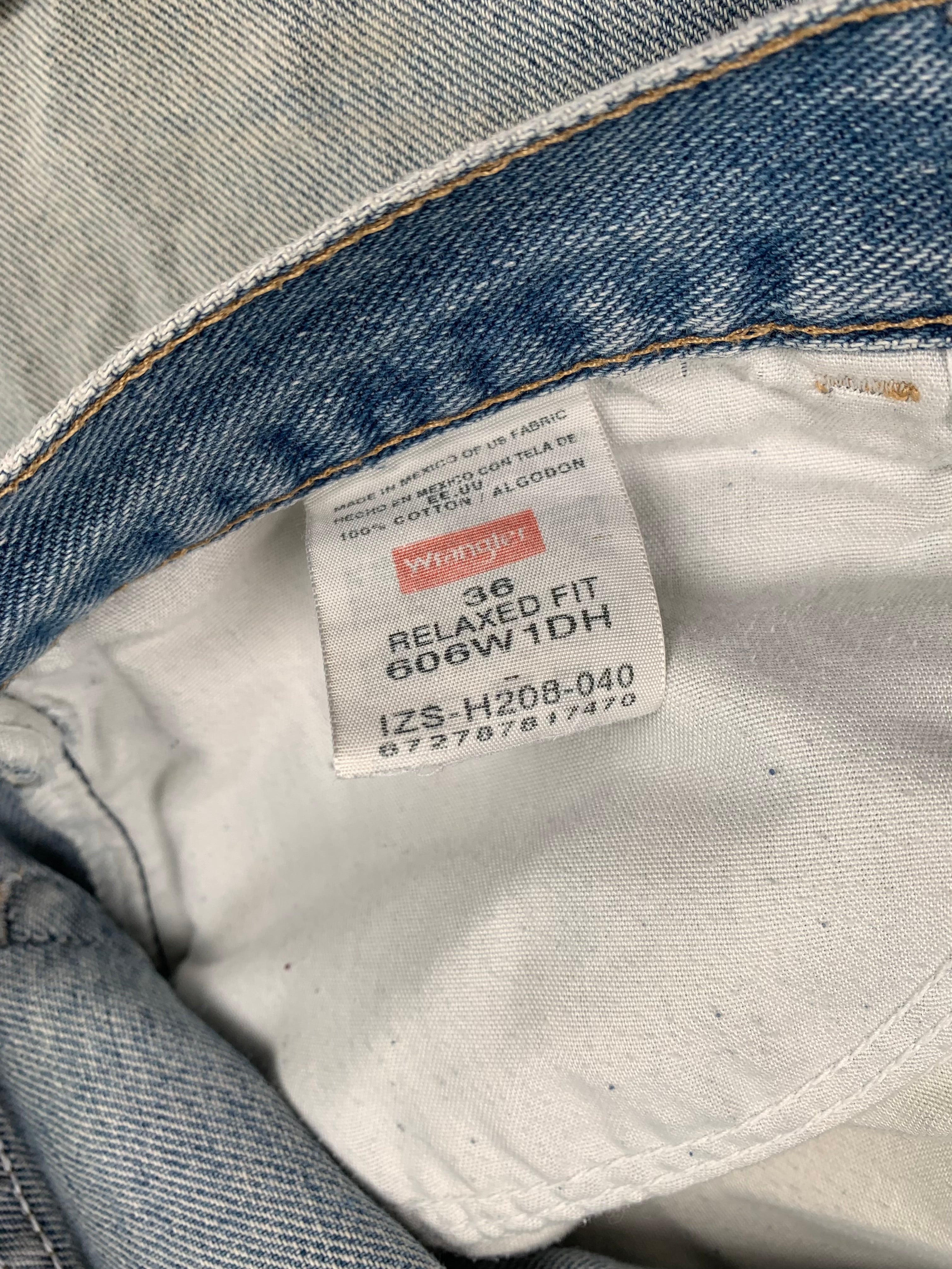 Vintage Wrangler Light Wash Distressed Denim Shorts 36
