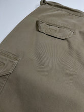 Load image into Gallery viewer, Vintage Quiksilver Cargo Shorts 38

