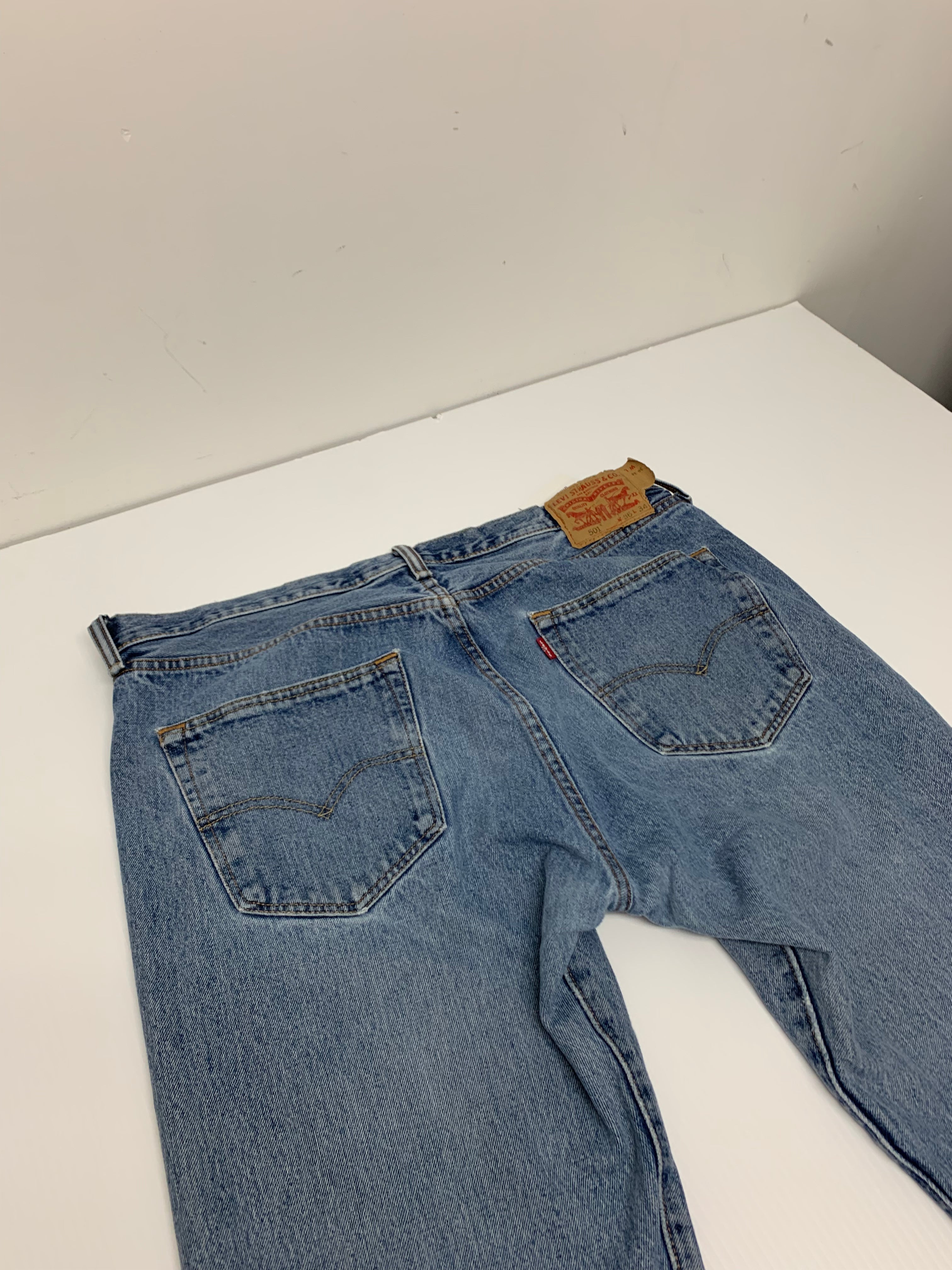 501 Light Wash Levi’s 38