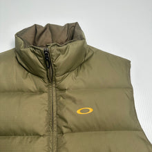 Load image into Gallery viewer, Oakley Hydro Fuel Puffer Vest L
