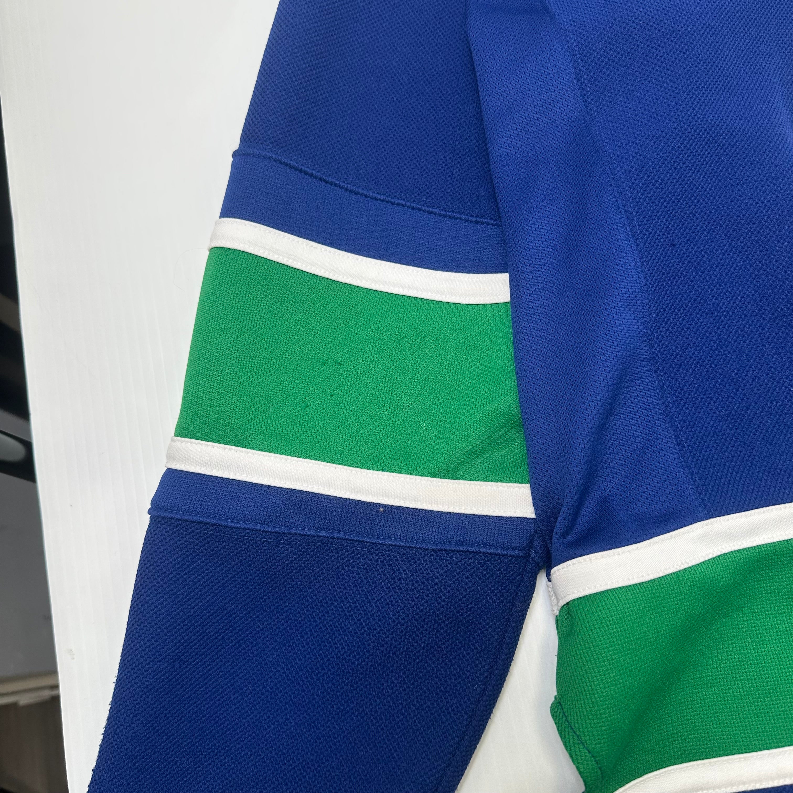 Reebok Vancouver Canucks NHL Hockey Jersey L