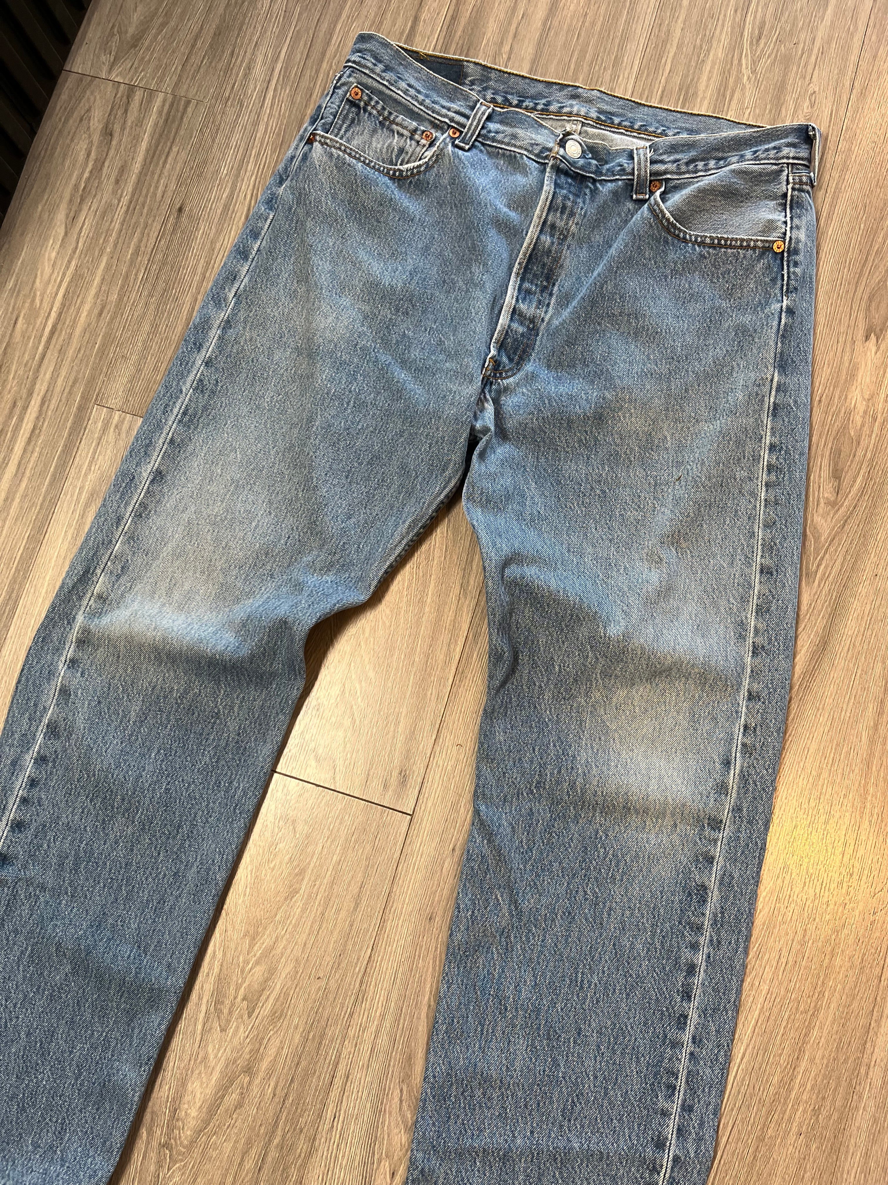 Vintage Levi's 501 Medium Wash Denim 34