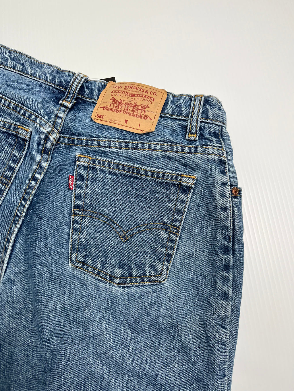 Vintage Levi's 551 Medium Wash Denim 28