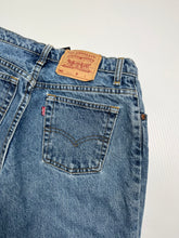 Load image into Gallery viewer, Vintage Levi&#39;s 551 Medium Wash Denim 28
