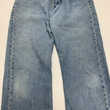 Load image into Gallery viewer, 501 Light Wash Levi’s 33
