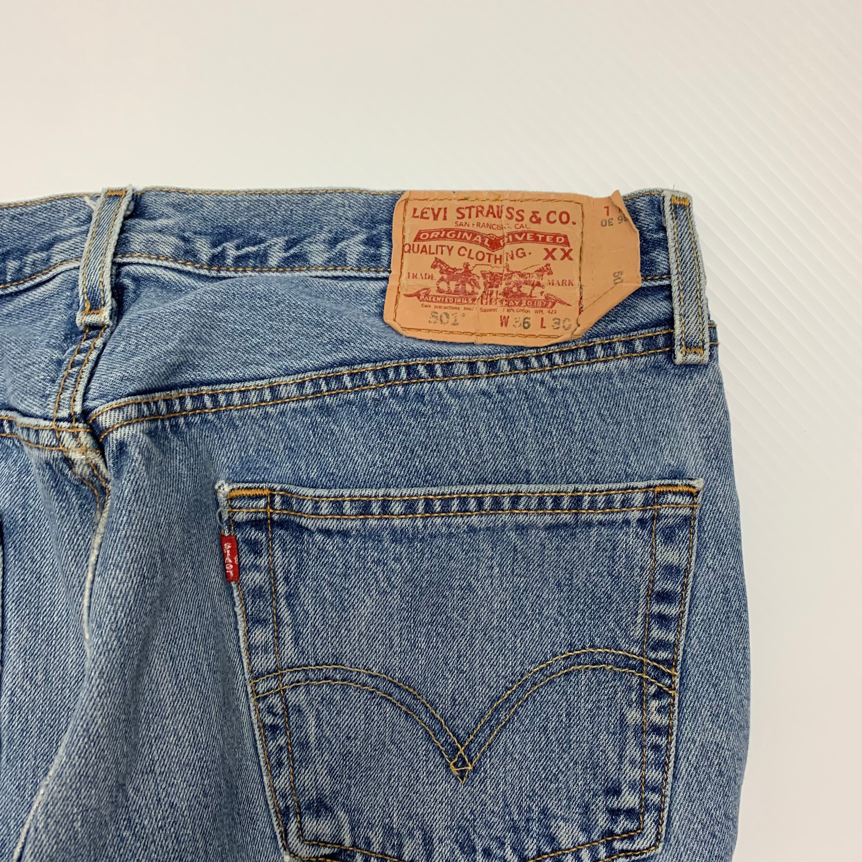 Vintage Light Wash Levi’s 501 34x30.5