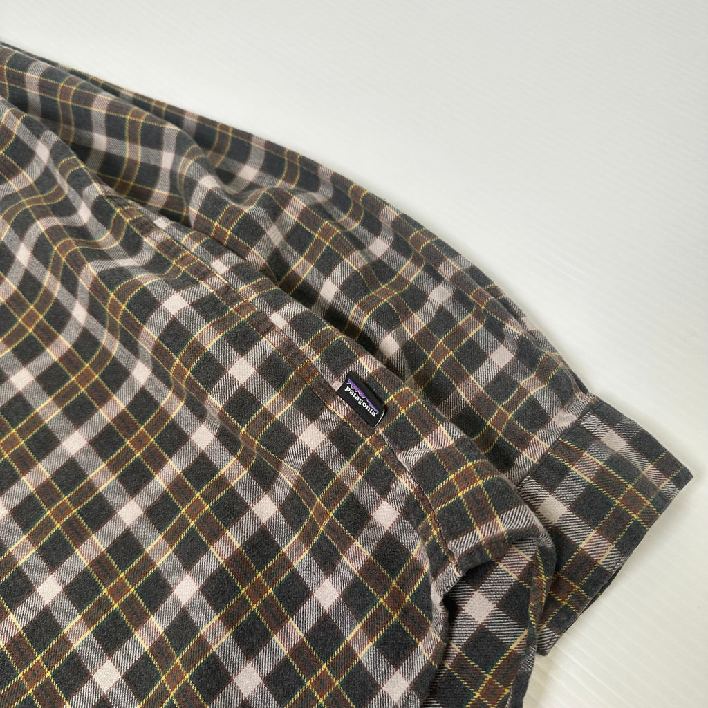 Patagonia Organic Cotton Plaid Button Up Shirt M