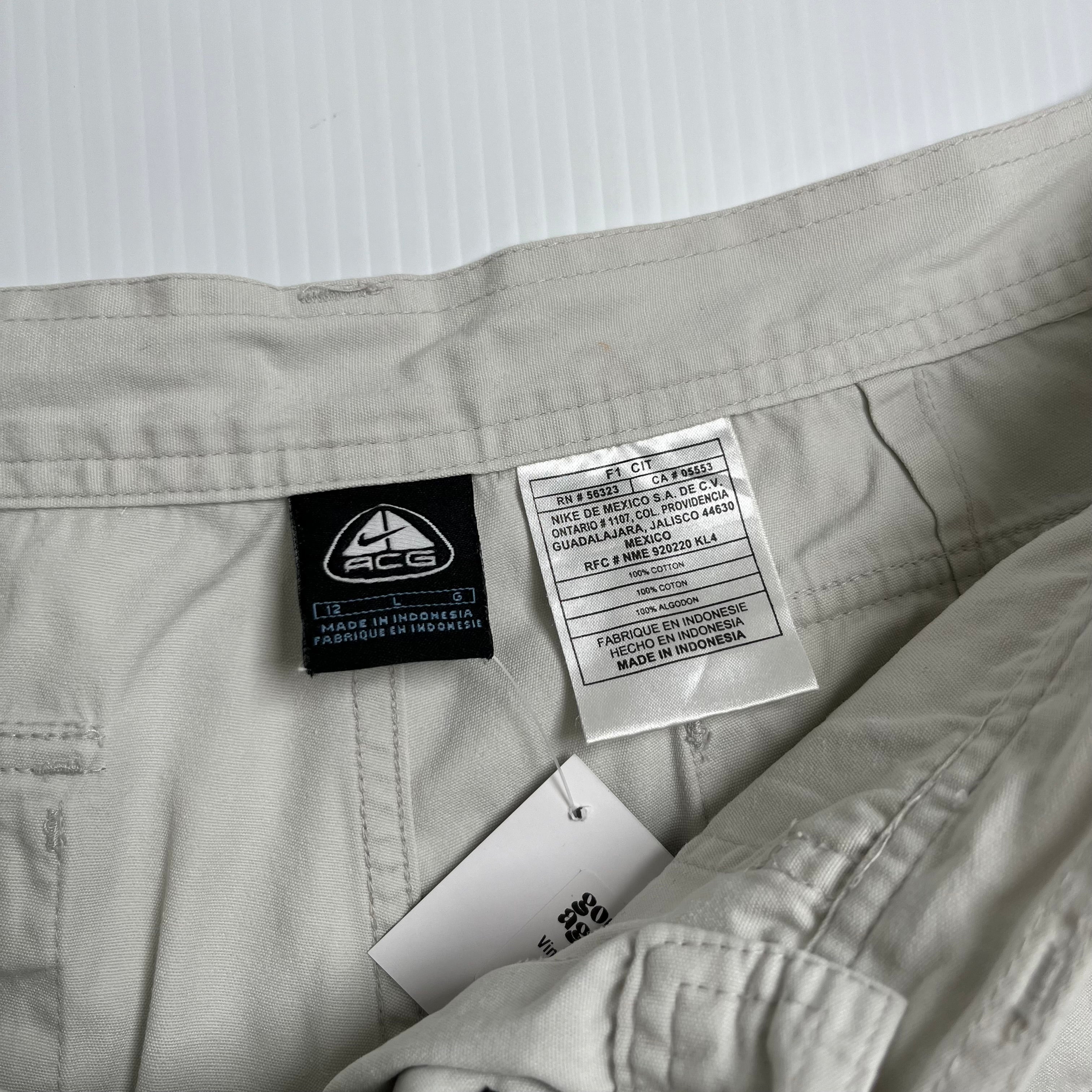 Vintage Nike ACG Cargo Shorts Women's 12