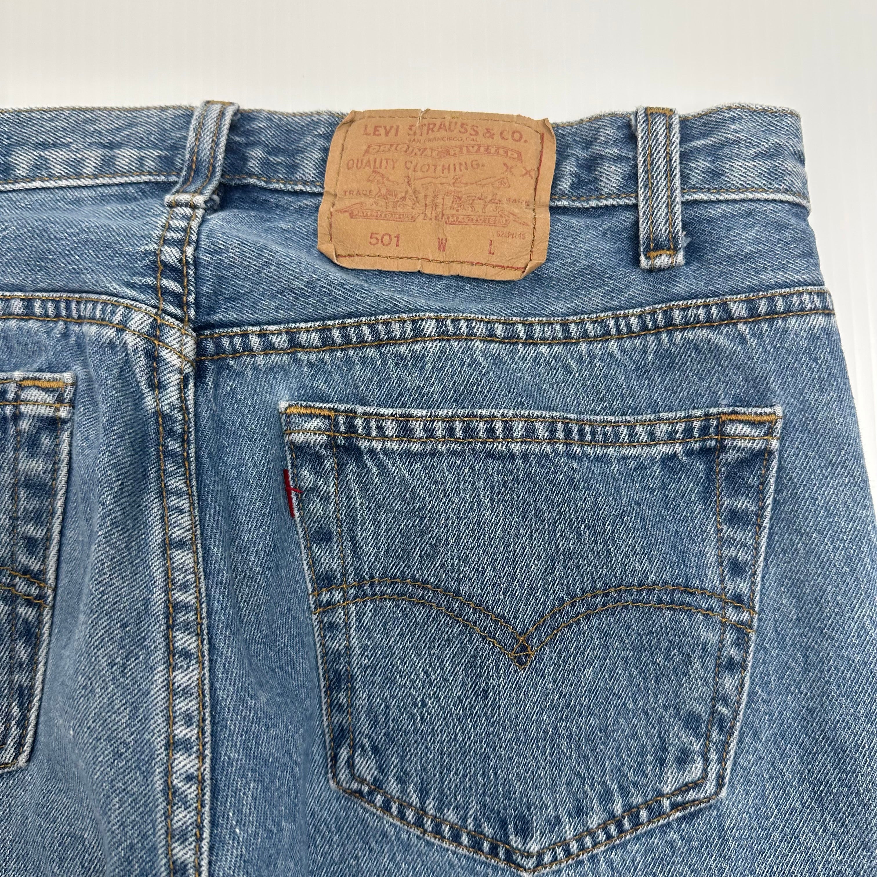 Vintage Levi's 501 Medium Wash Denim 32