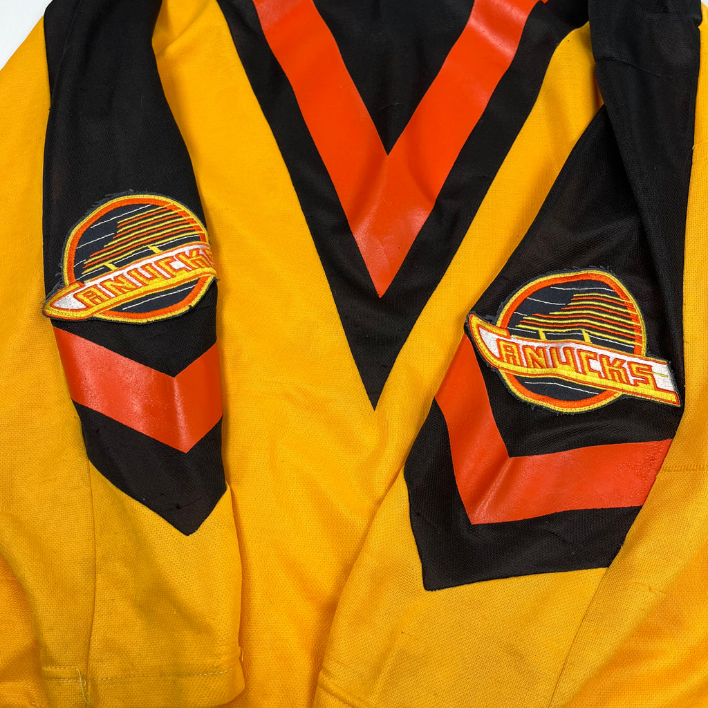 Vintage CCM Vancouver Canucks NHL Jersey L