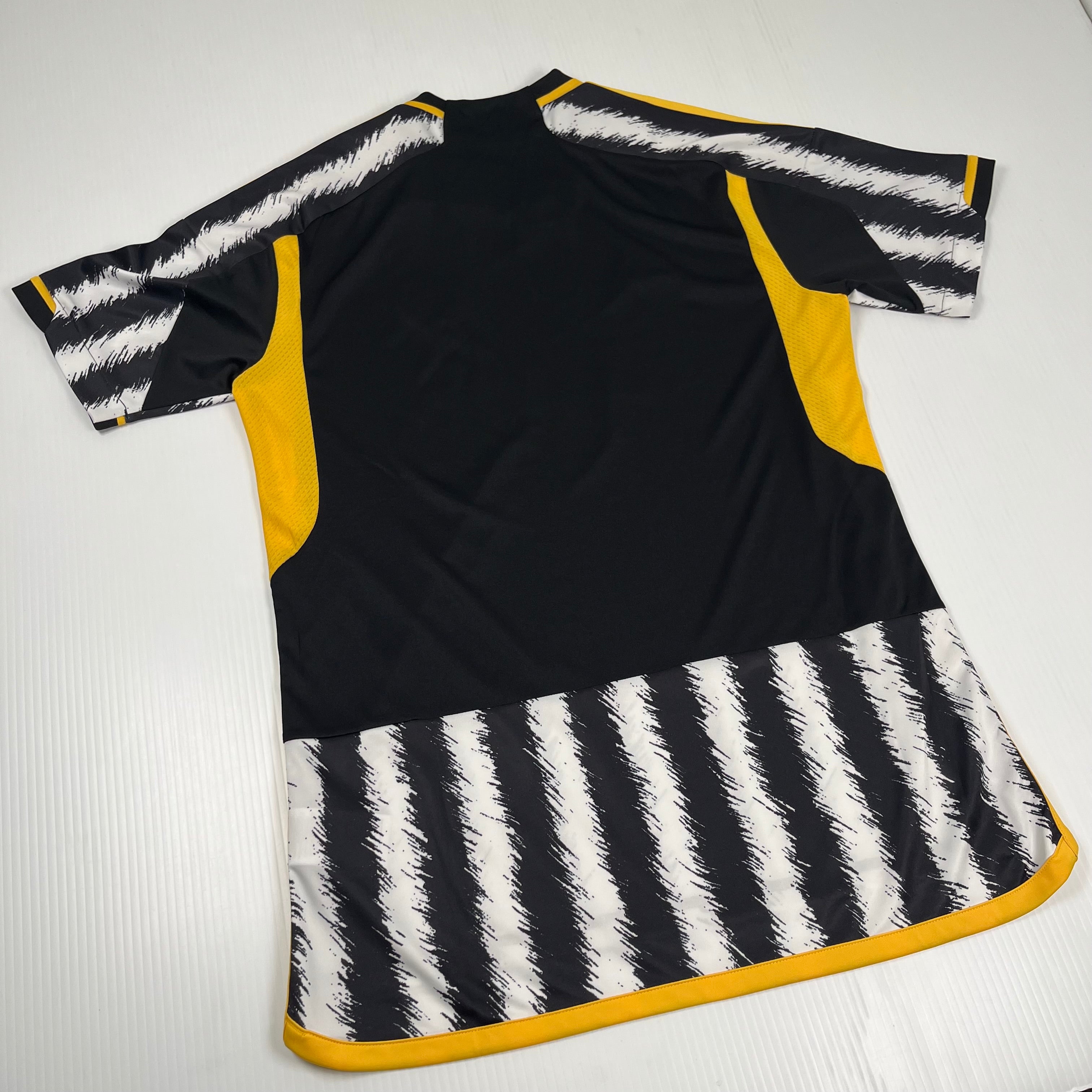 2023-24 Juventus Home Kit M
