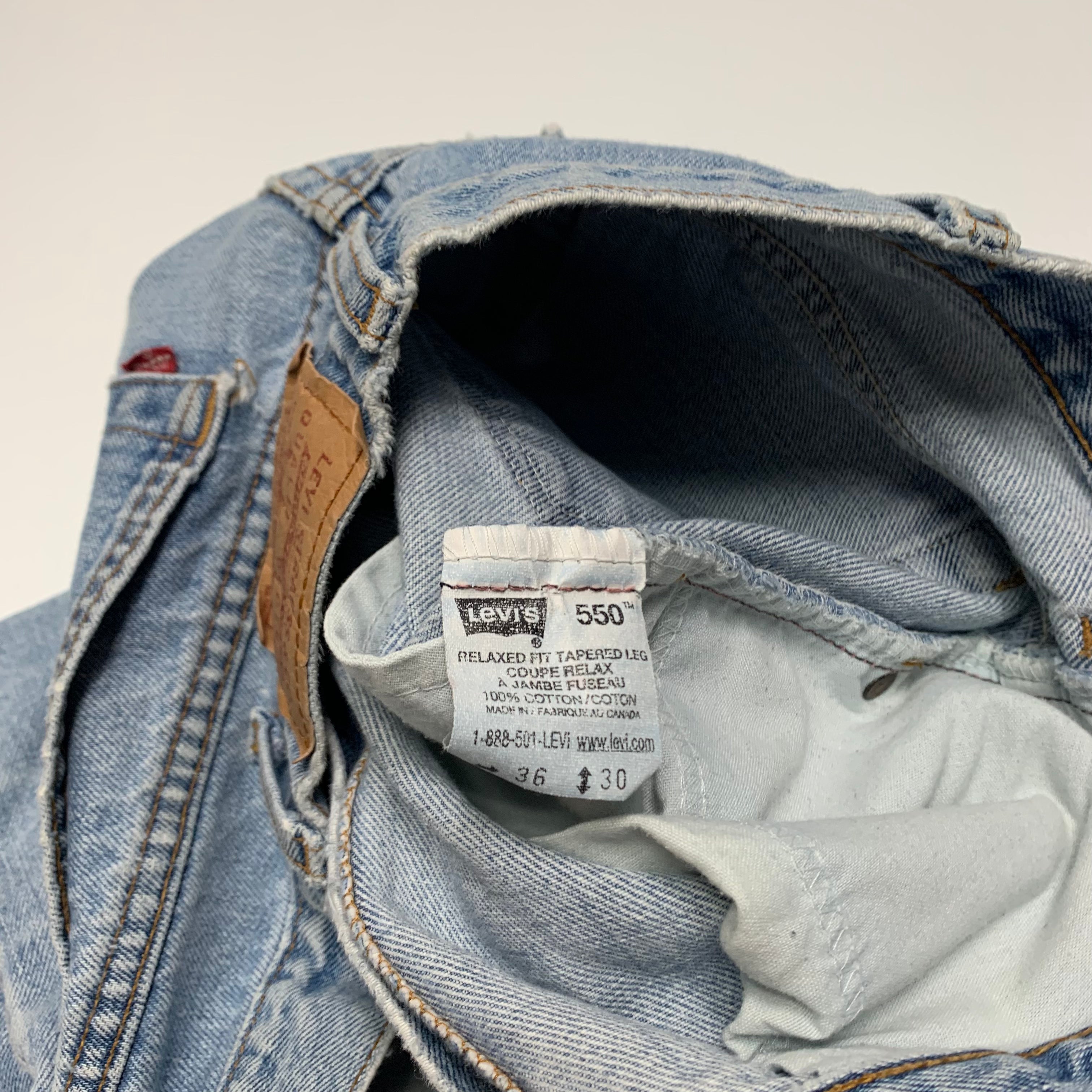 Vintage Levi’s 550 Light Wash Denim 36