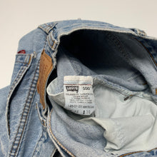 Load image into Gallery viewer, Vintage Levi’s 550 Light Wash Denim 36
