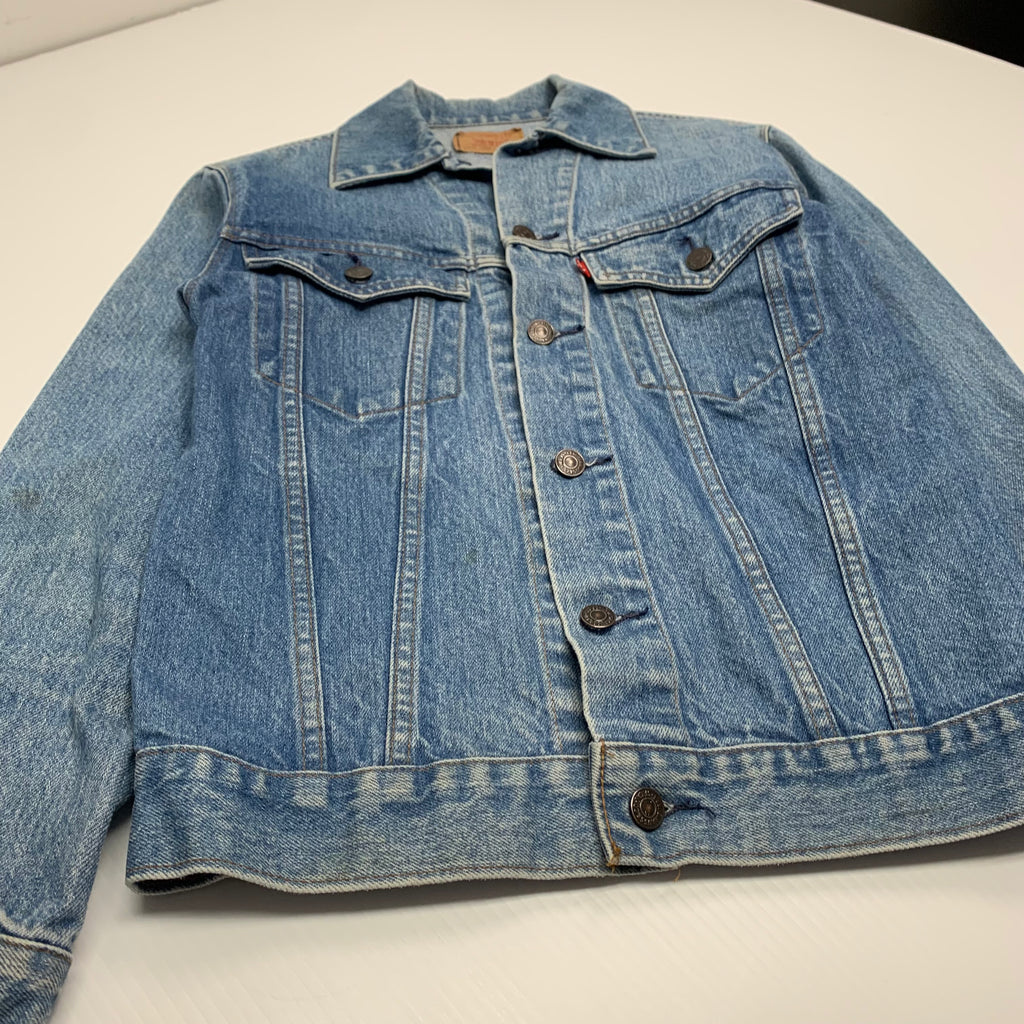 Vintage Light Wash Levi’s Denim Jacket S