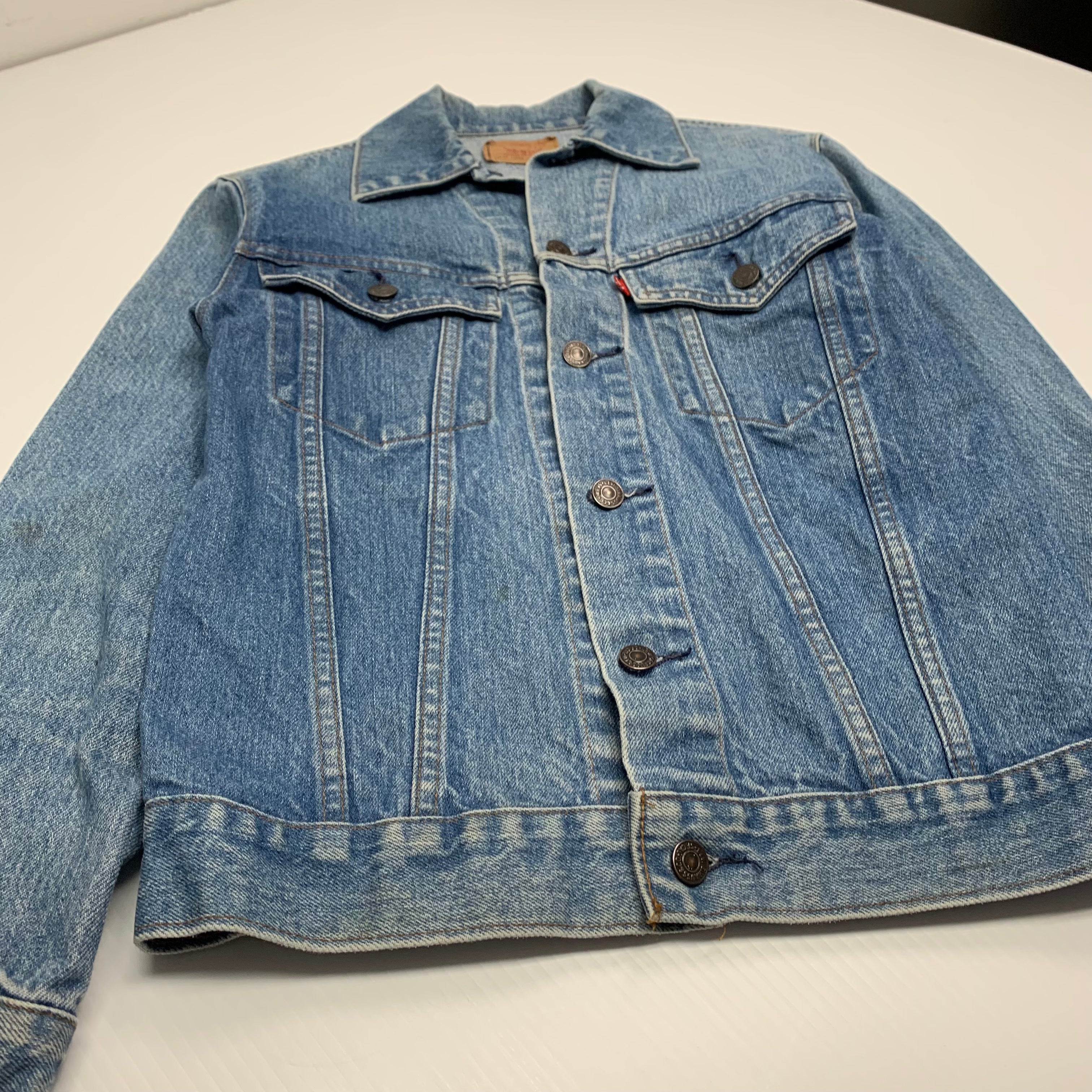 Vintage Light Wash Levi’s Denim Jacket S