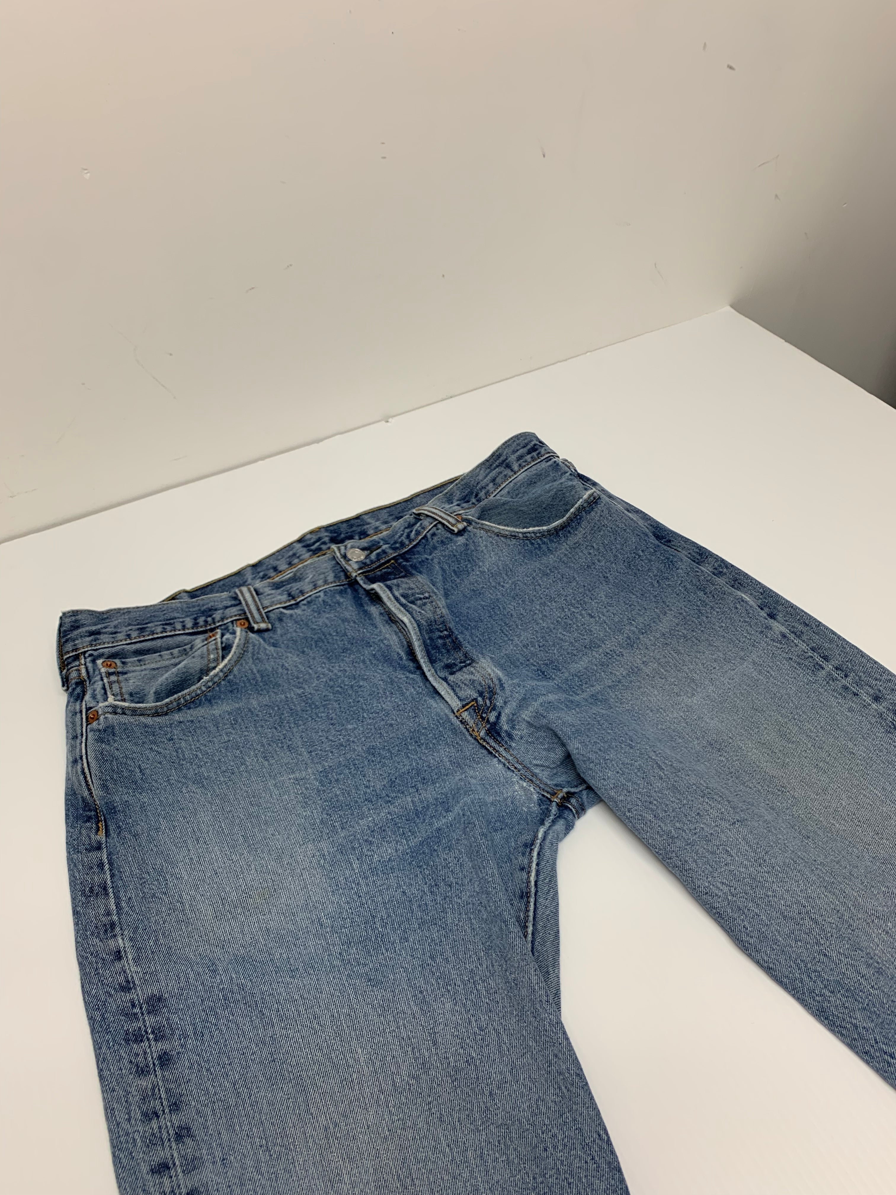 501 Light Wash Levi’s 38