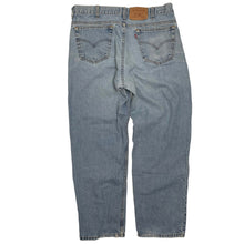 Load image into Gallery viewer, Vintage Levi’s 550 Light Wash Denim 36
