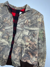 Load image into Gallery viewer, Realtree Camouflage Plaid Lined Jacket XL
