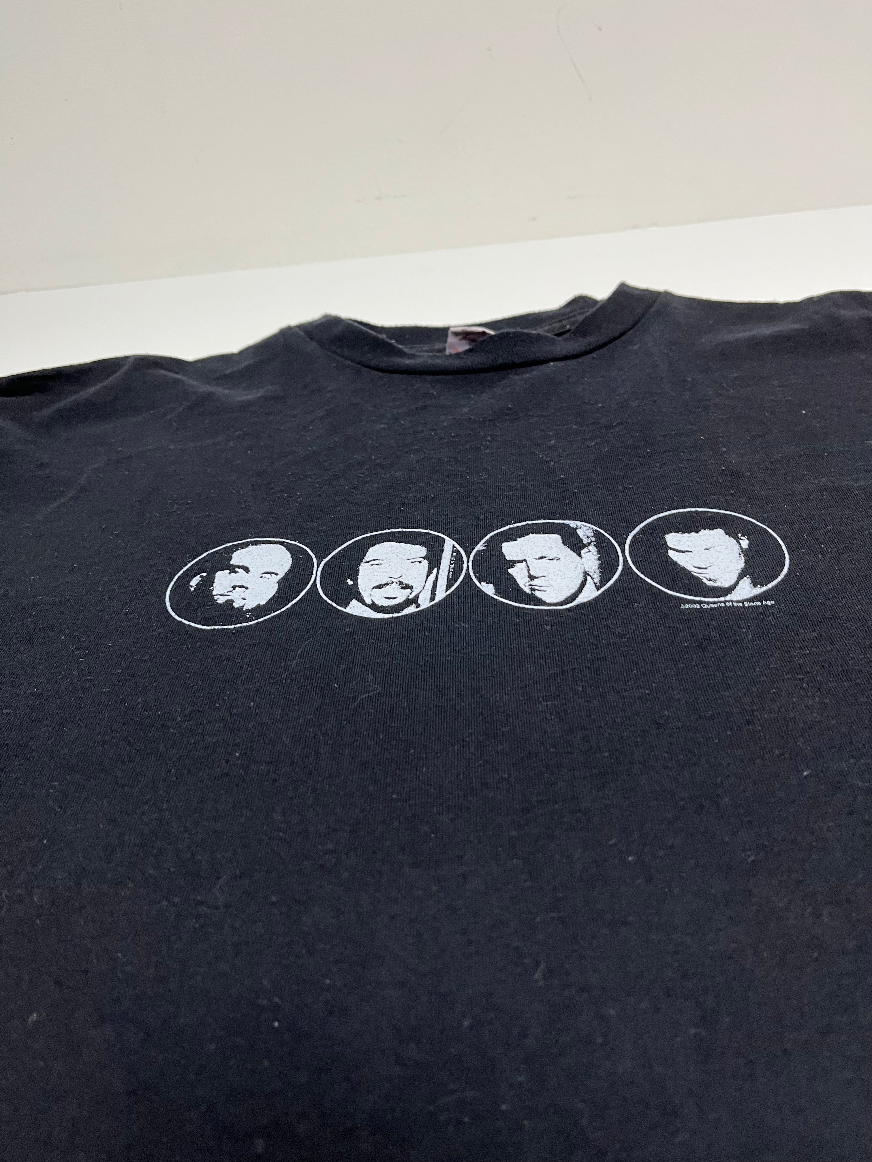 02’ Queens of The Stone Age Tee XL
