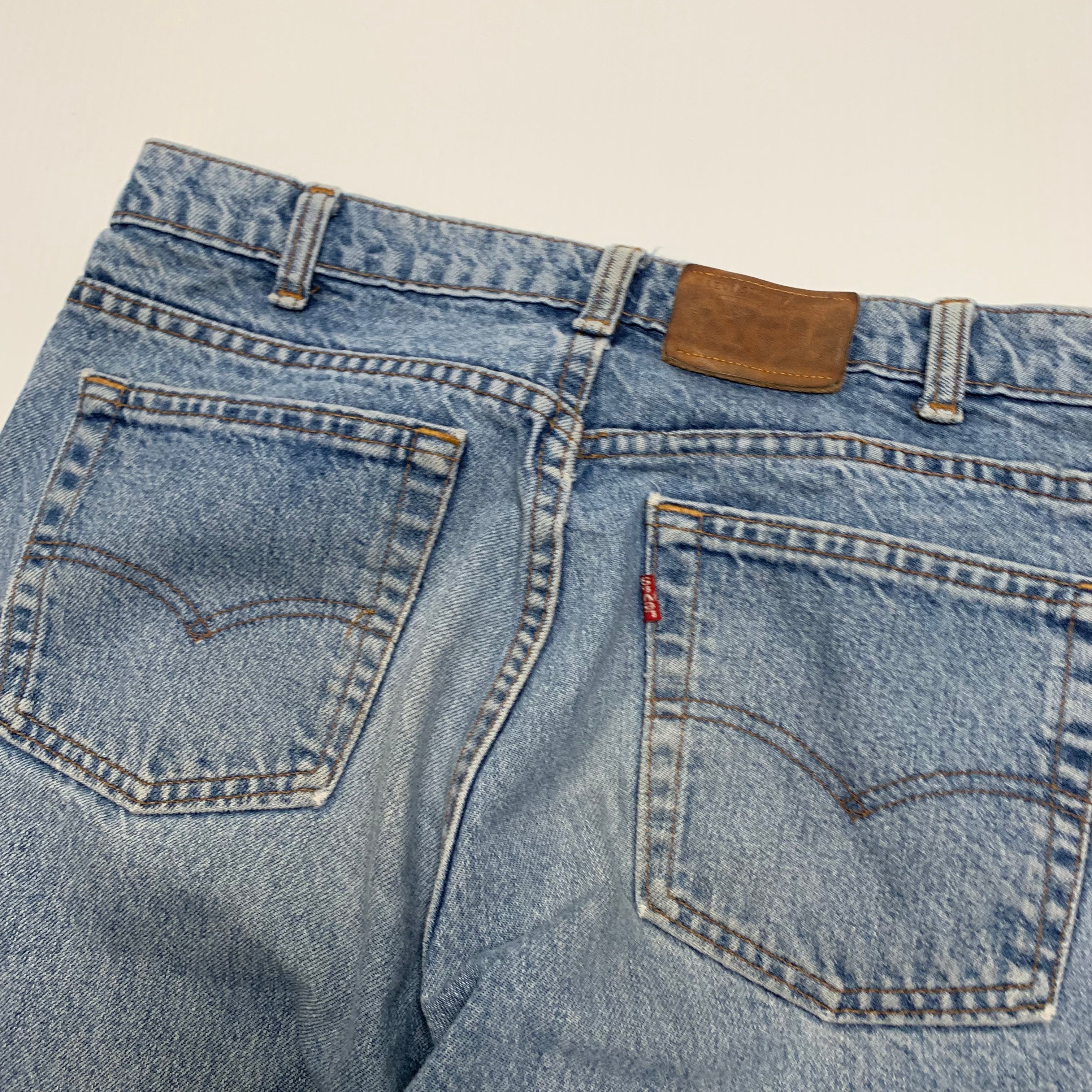 Vintage Levi’s Light Wash Denim 32