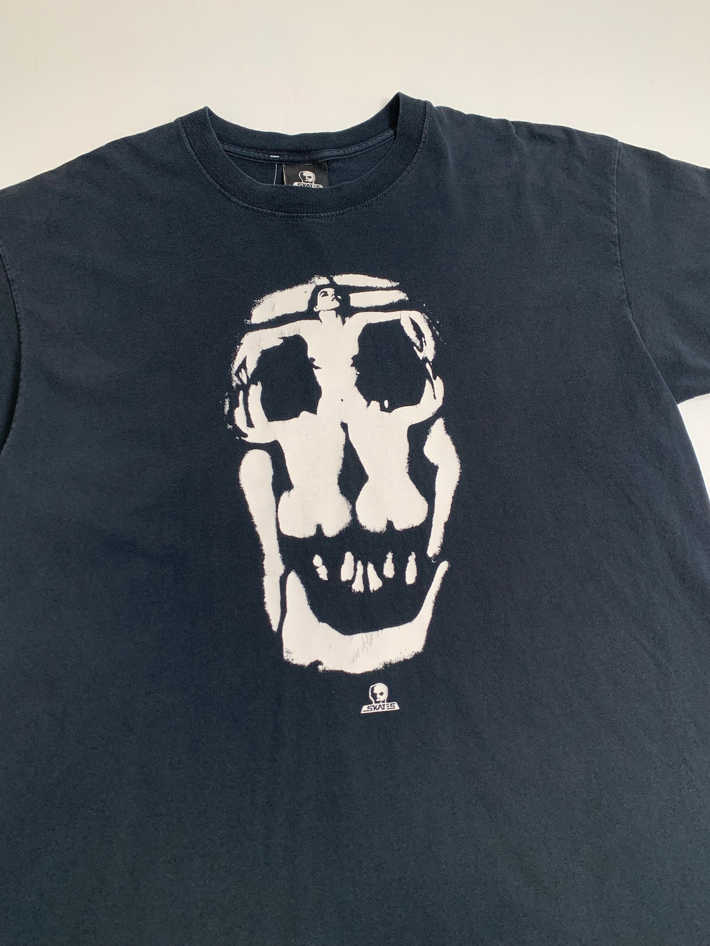 Vintage Skull Skates Dali Skull Art Graphic Tee XL