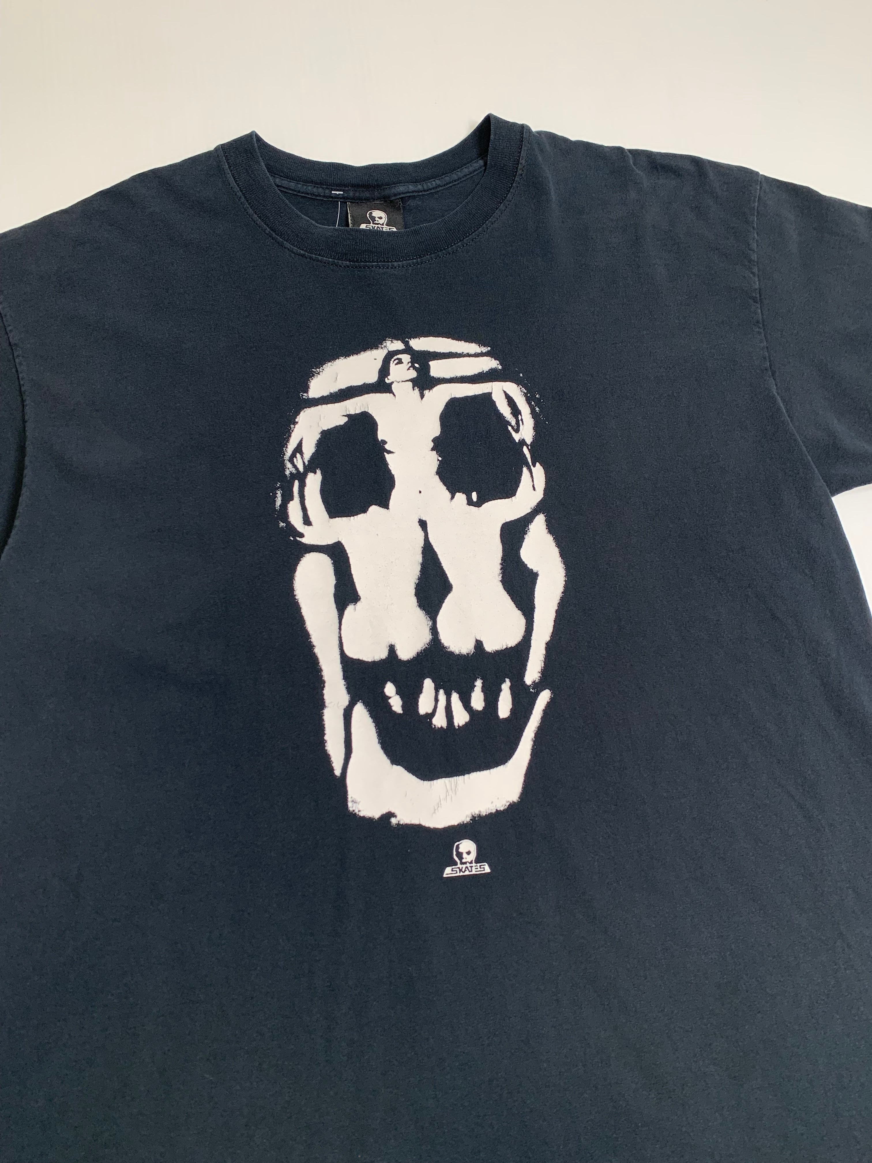 Vintage Skull Skates Dali Skull Art Graphic Tee XL