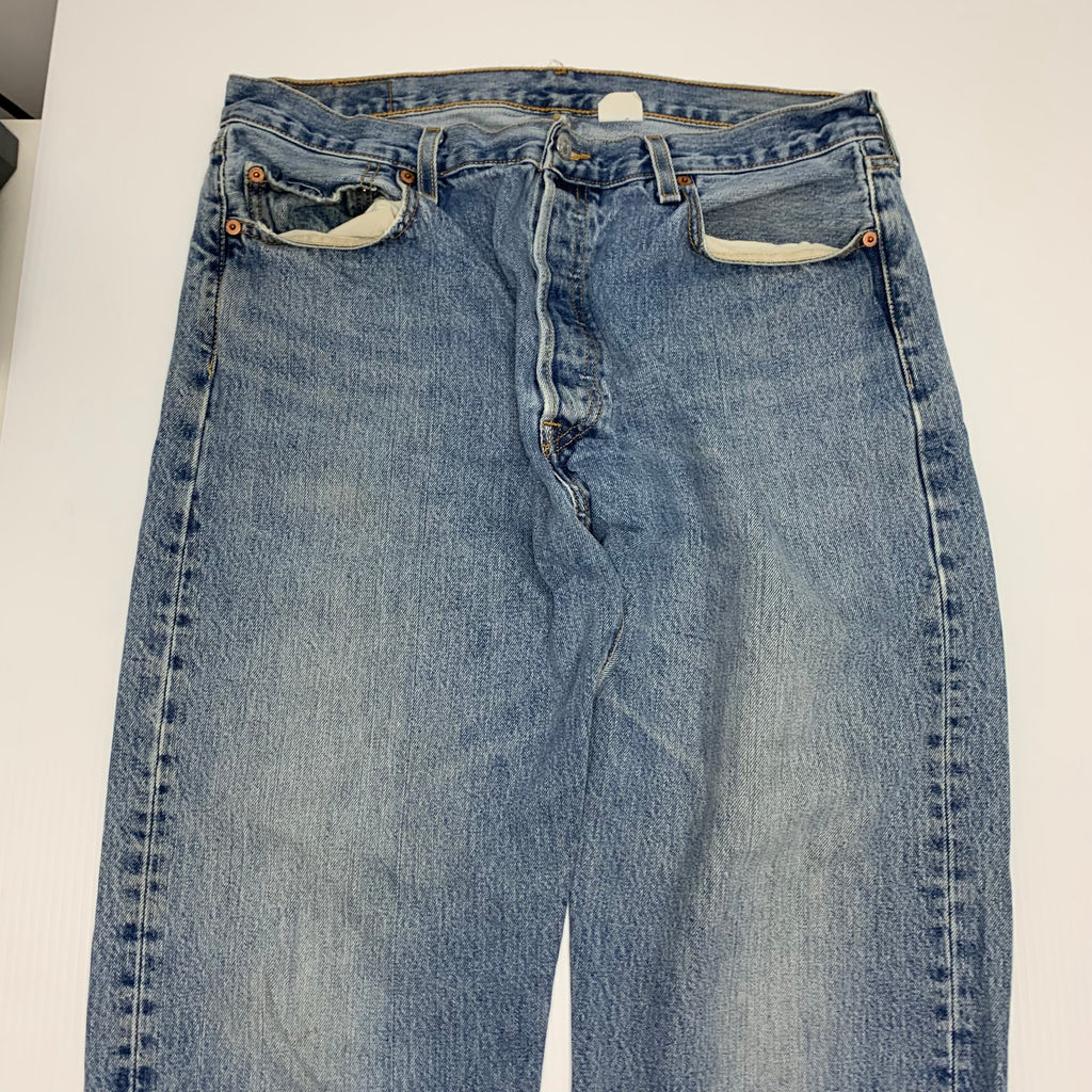 Vintage Light Wash Levi’s 501 34x30.5