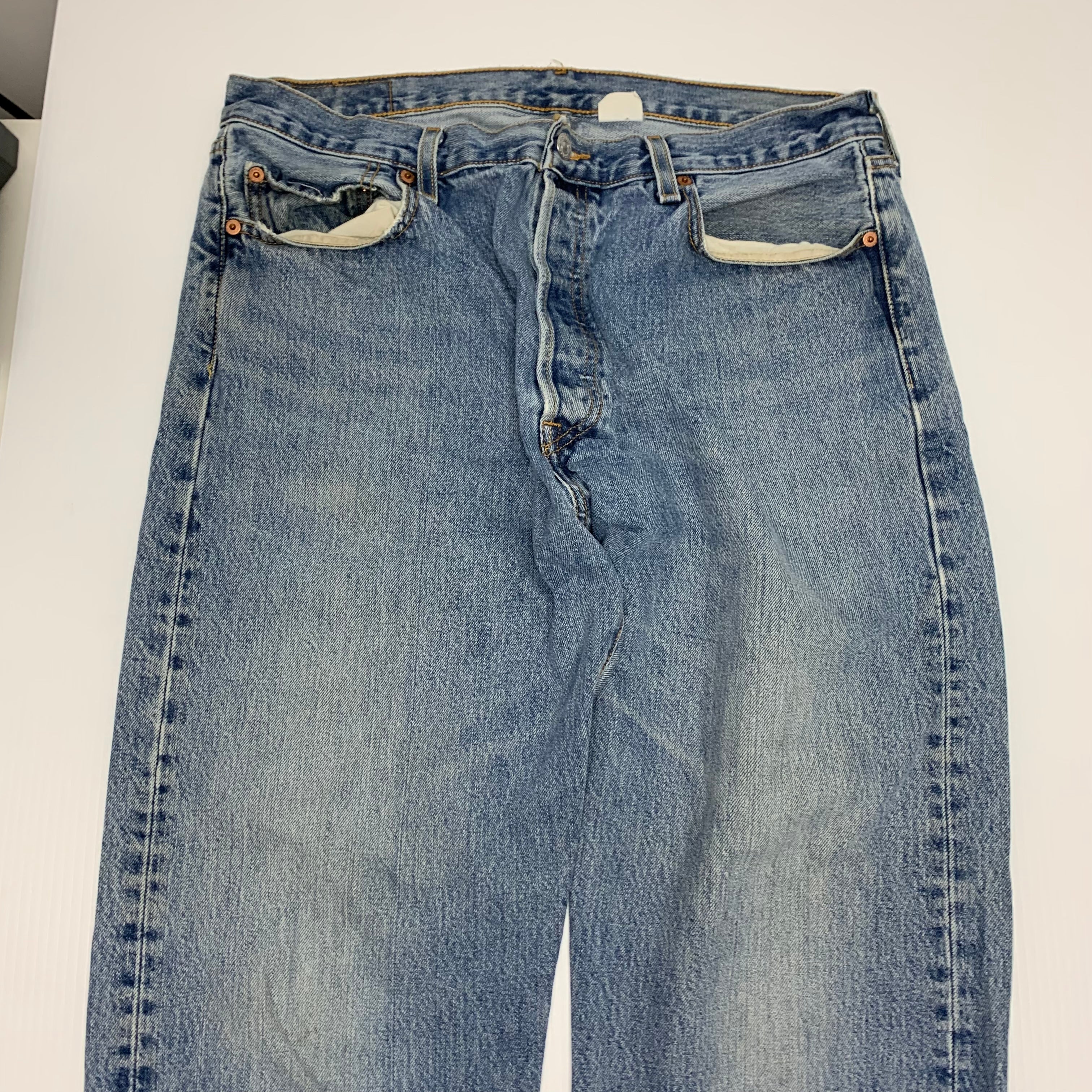 Vintage Light Wash Levi’s 501 34x30.5